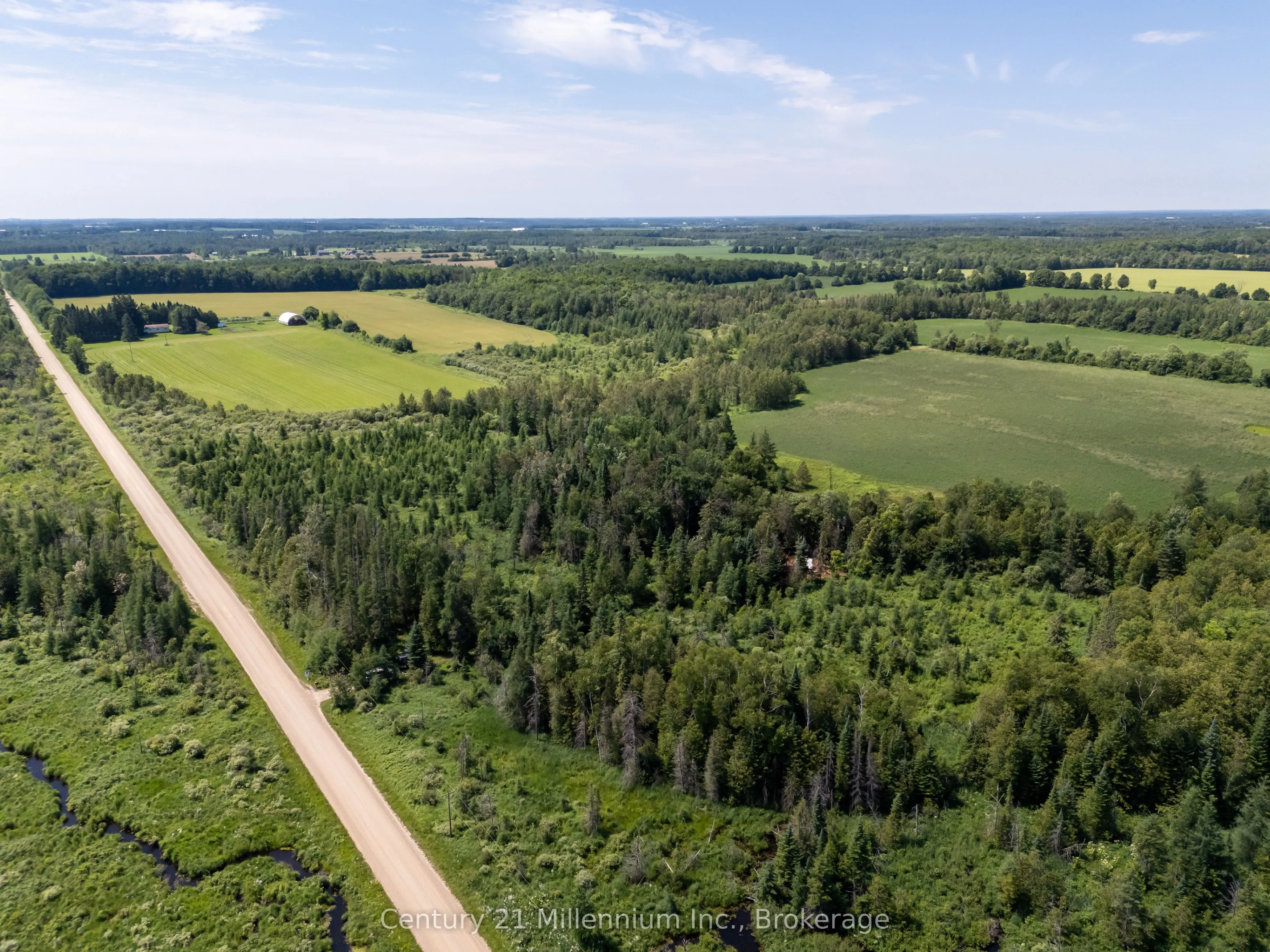 612608 Sideroad 61