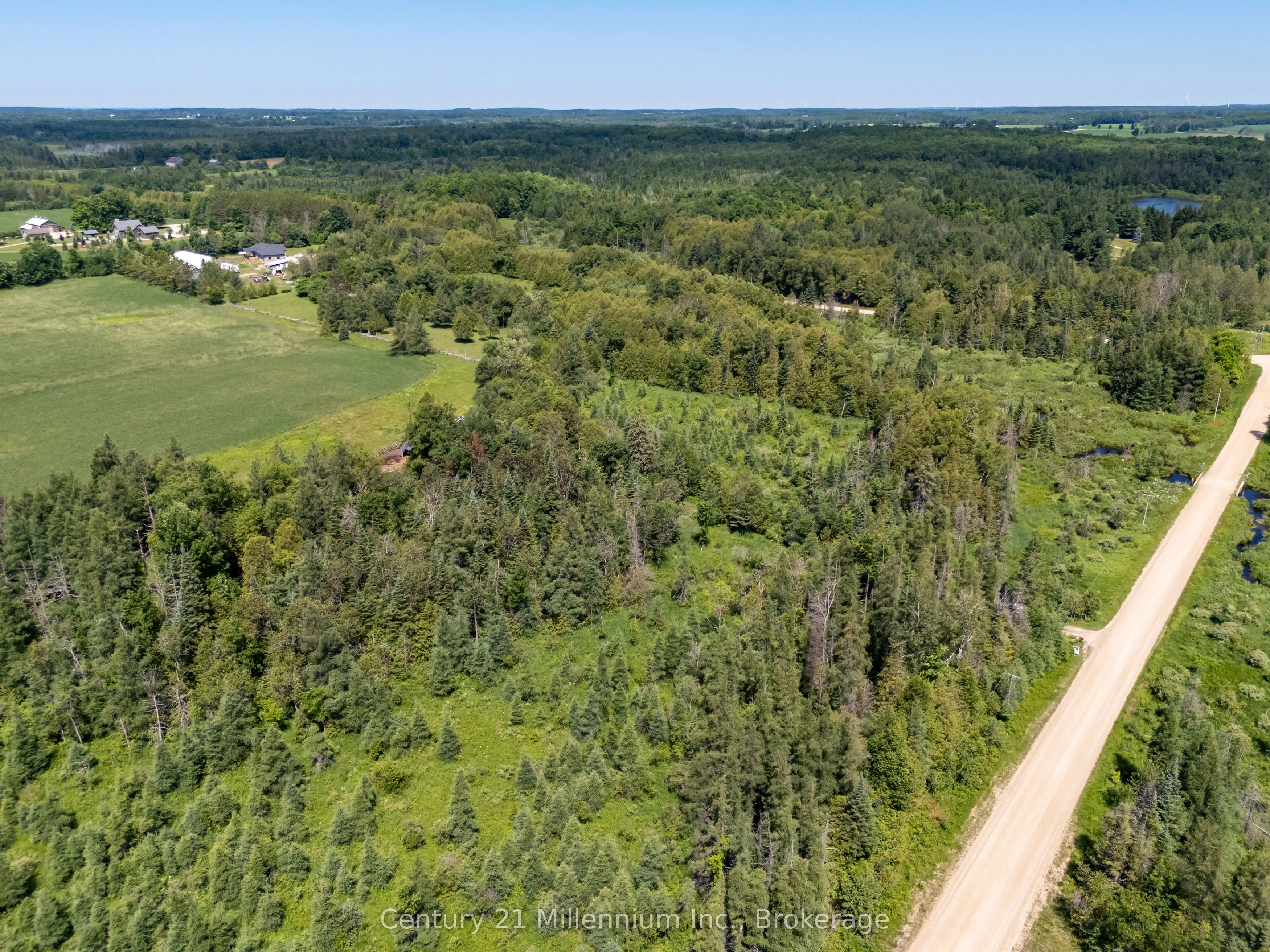 612608 Sideroad 61
