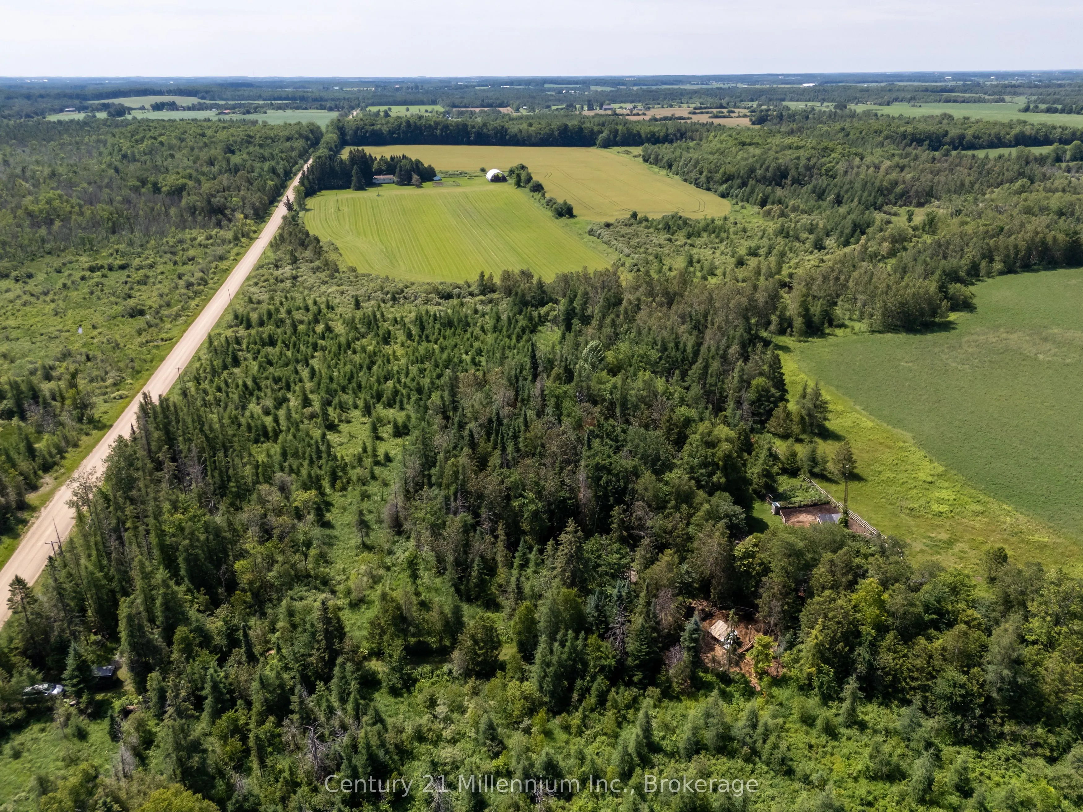 612608 Sideroad 61