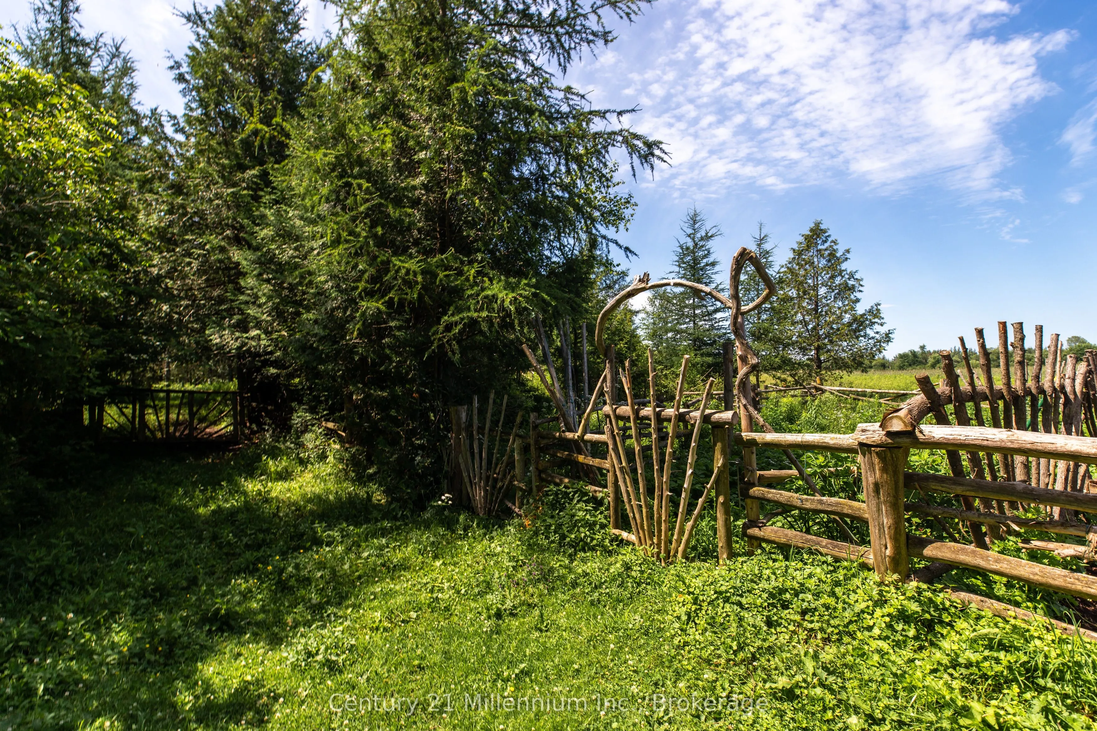 612608 Sideroad 61