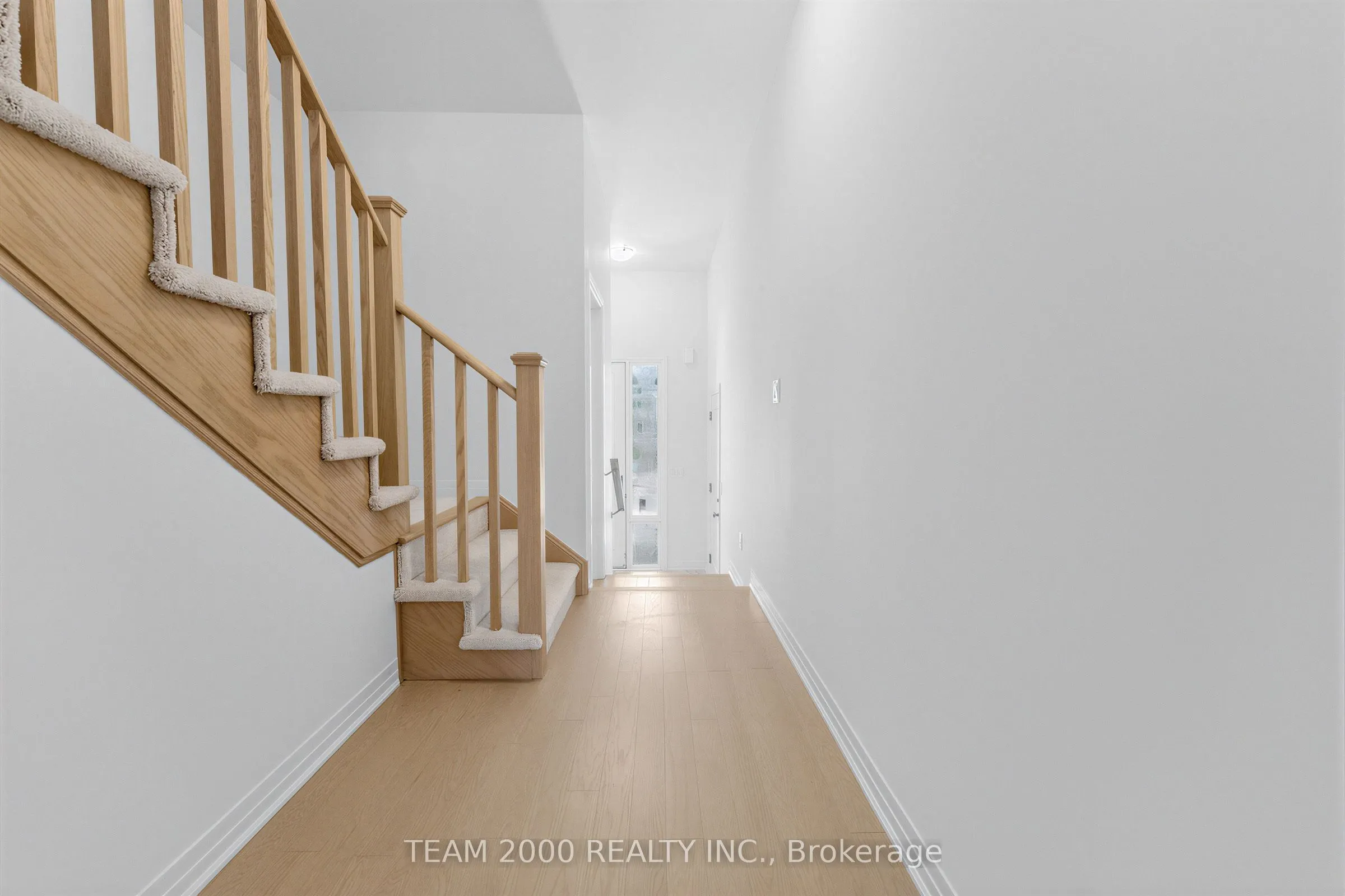 887 Douro Street S
