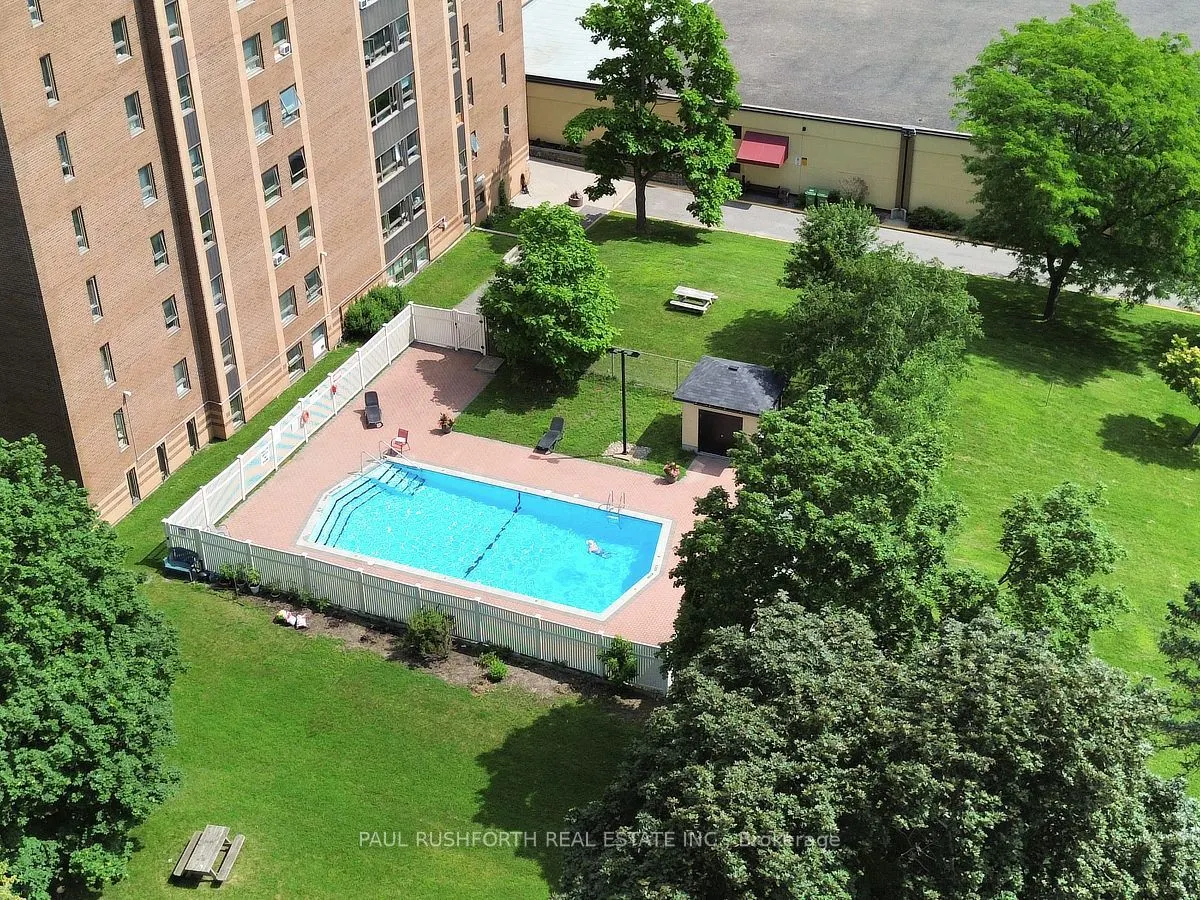 1356 Meadowlands Drive E #201