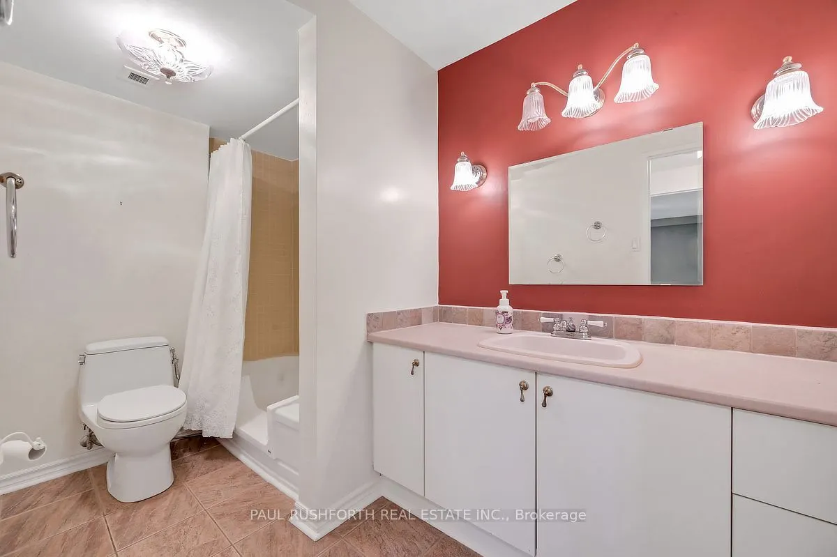 1356 Meadowlands Drive E #201
