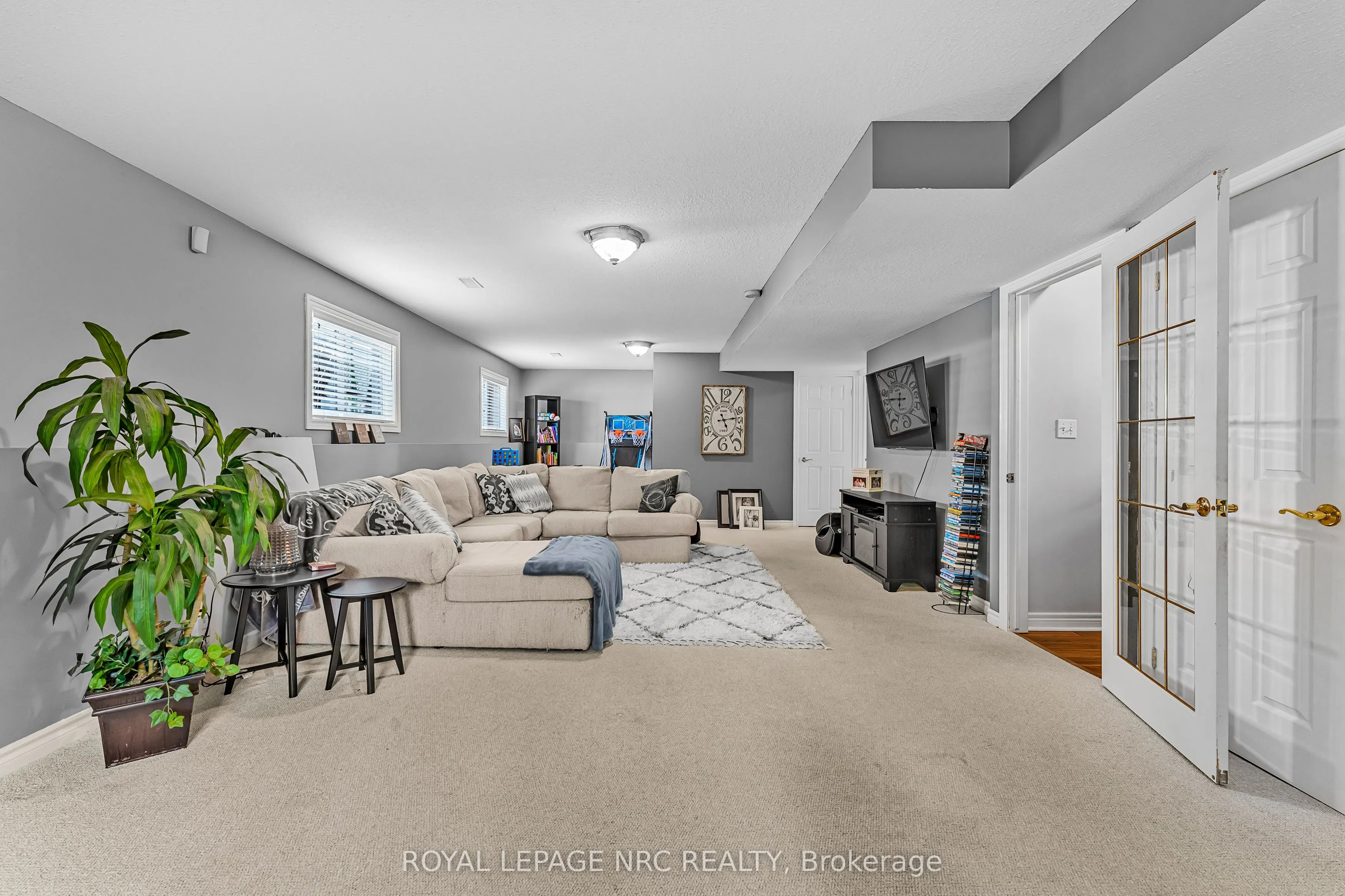3584 CARVER Street