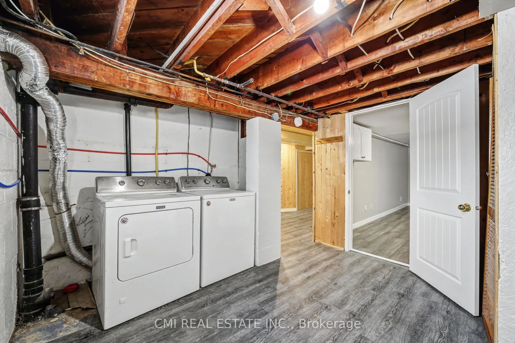 68 Queen Street S
