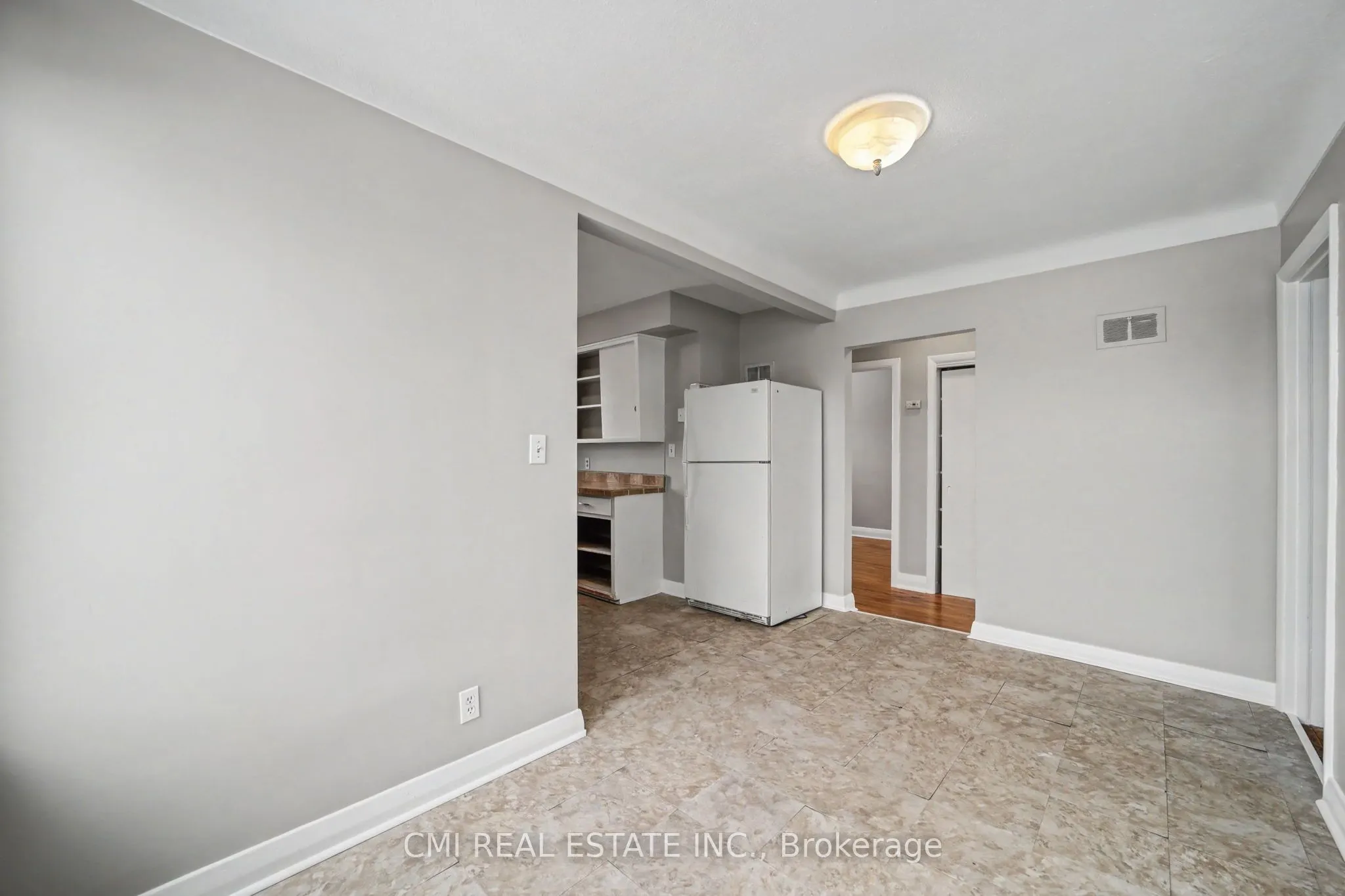 68 Queen Street S