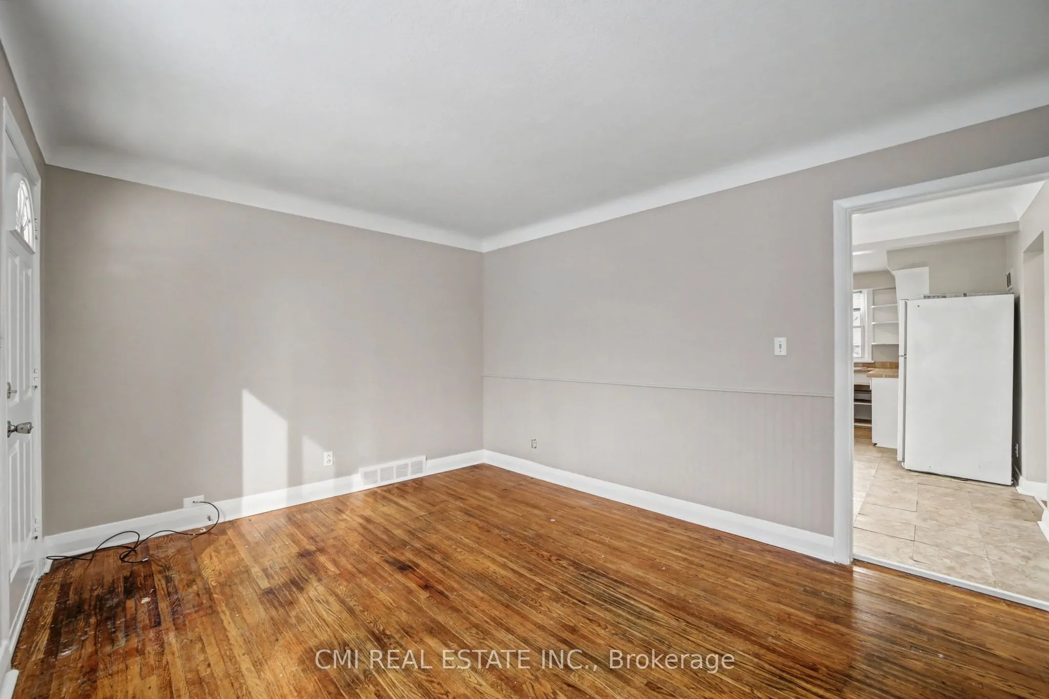 68 Queen Street S