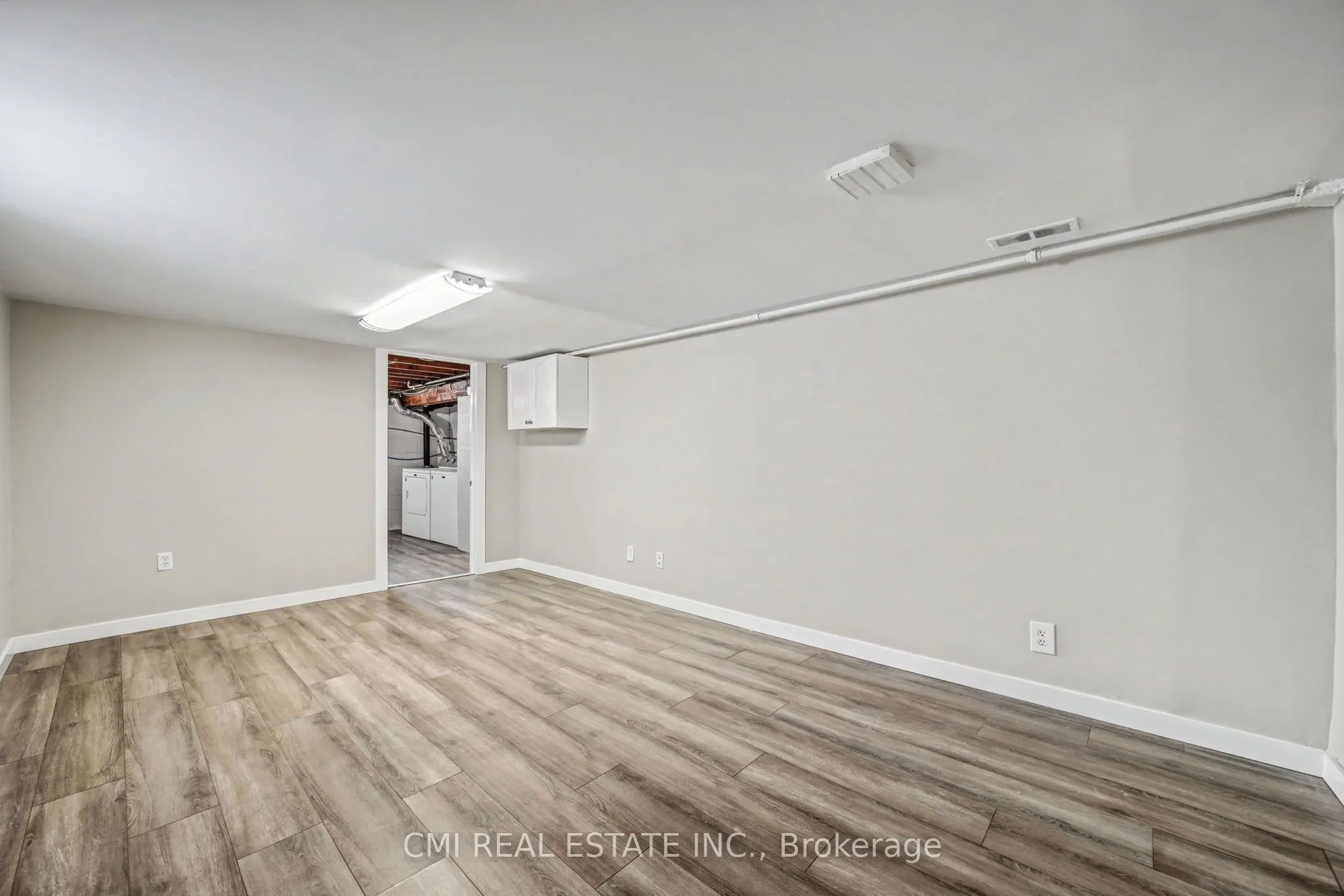68 Queen Street S