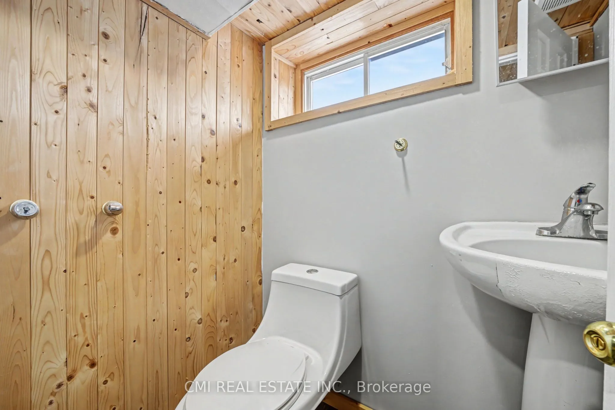 68 Queen Street S