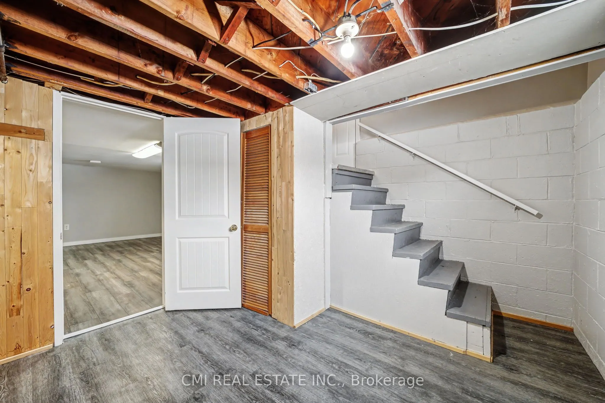 68 Queen Street S