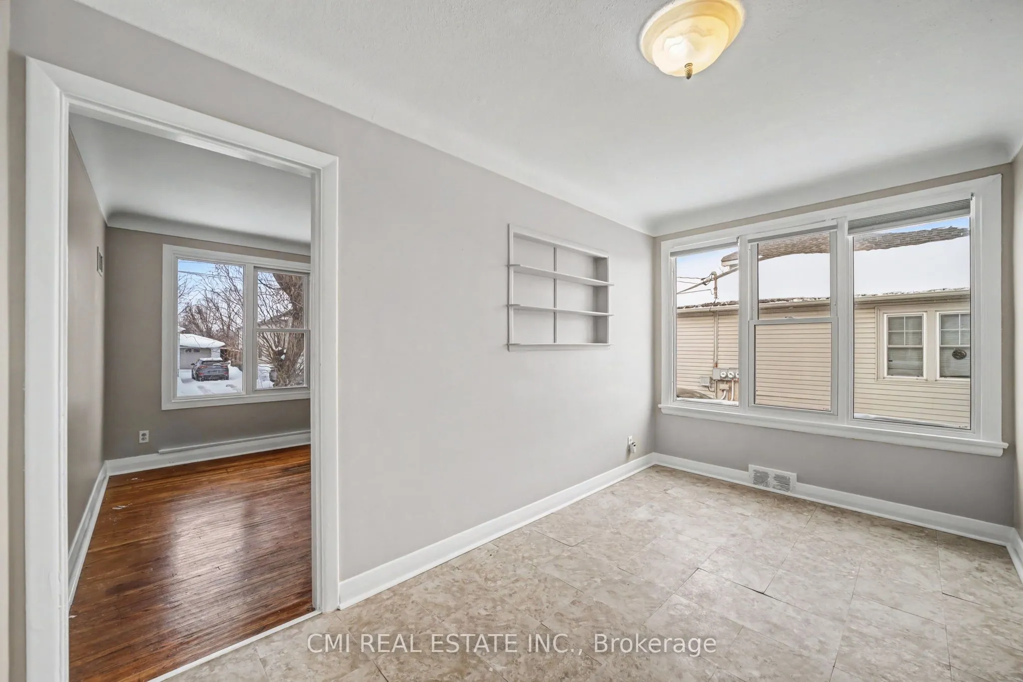 68 Queen Street S