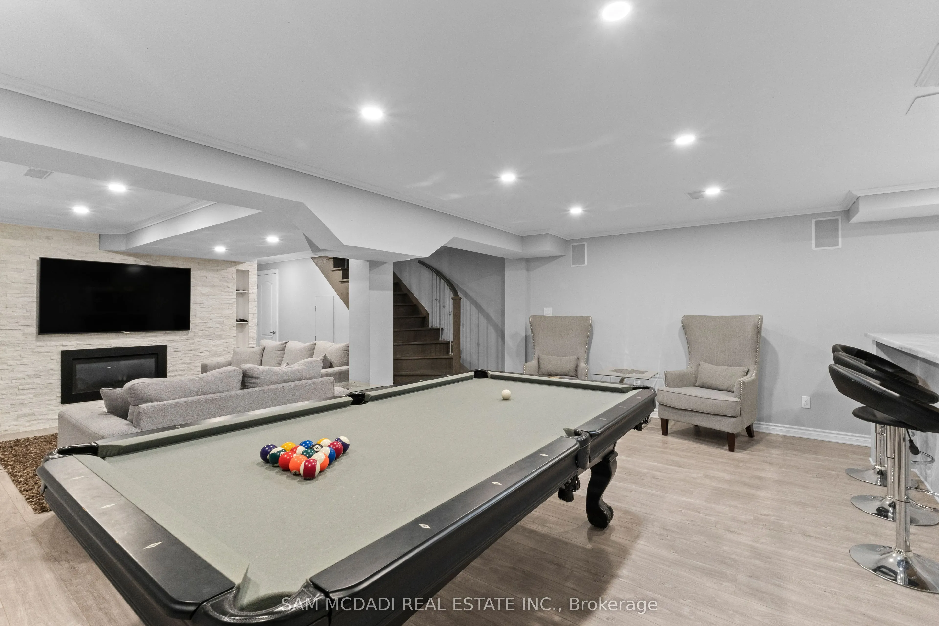 29 Delrosa Way