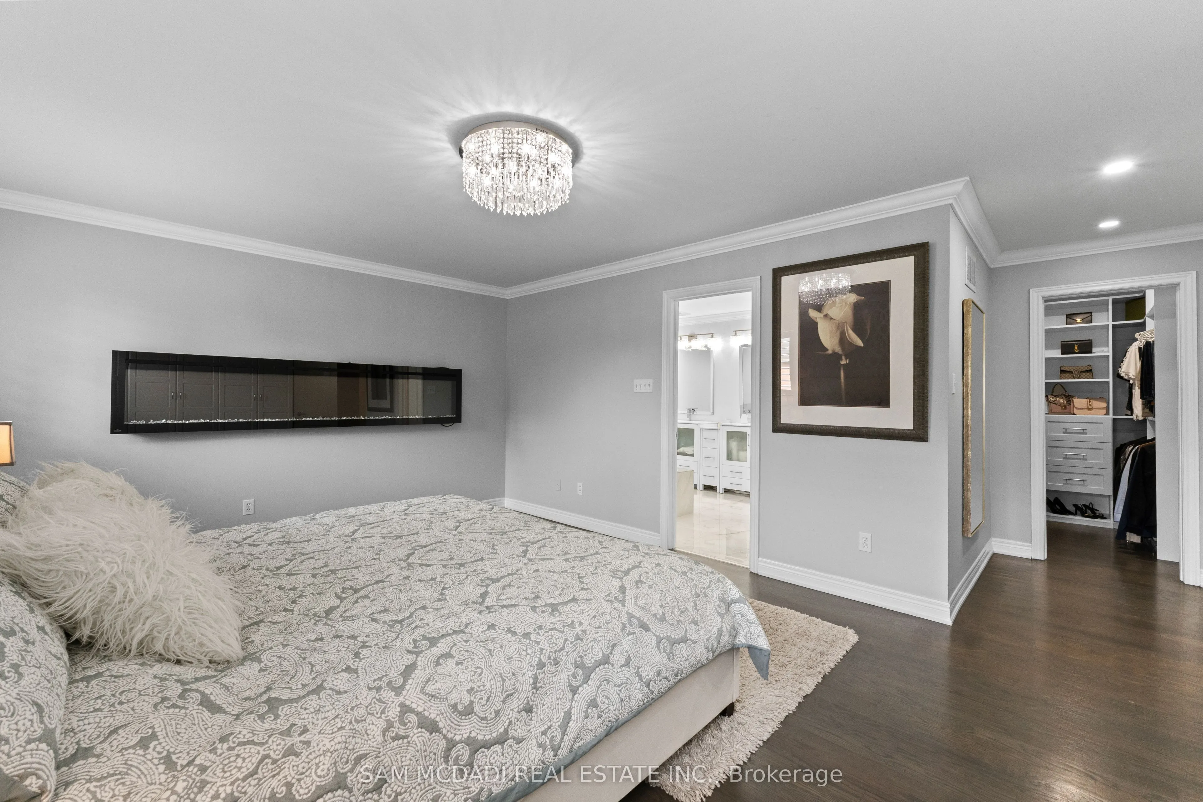 29 Delrosa Way