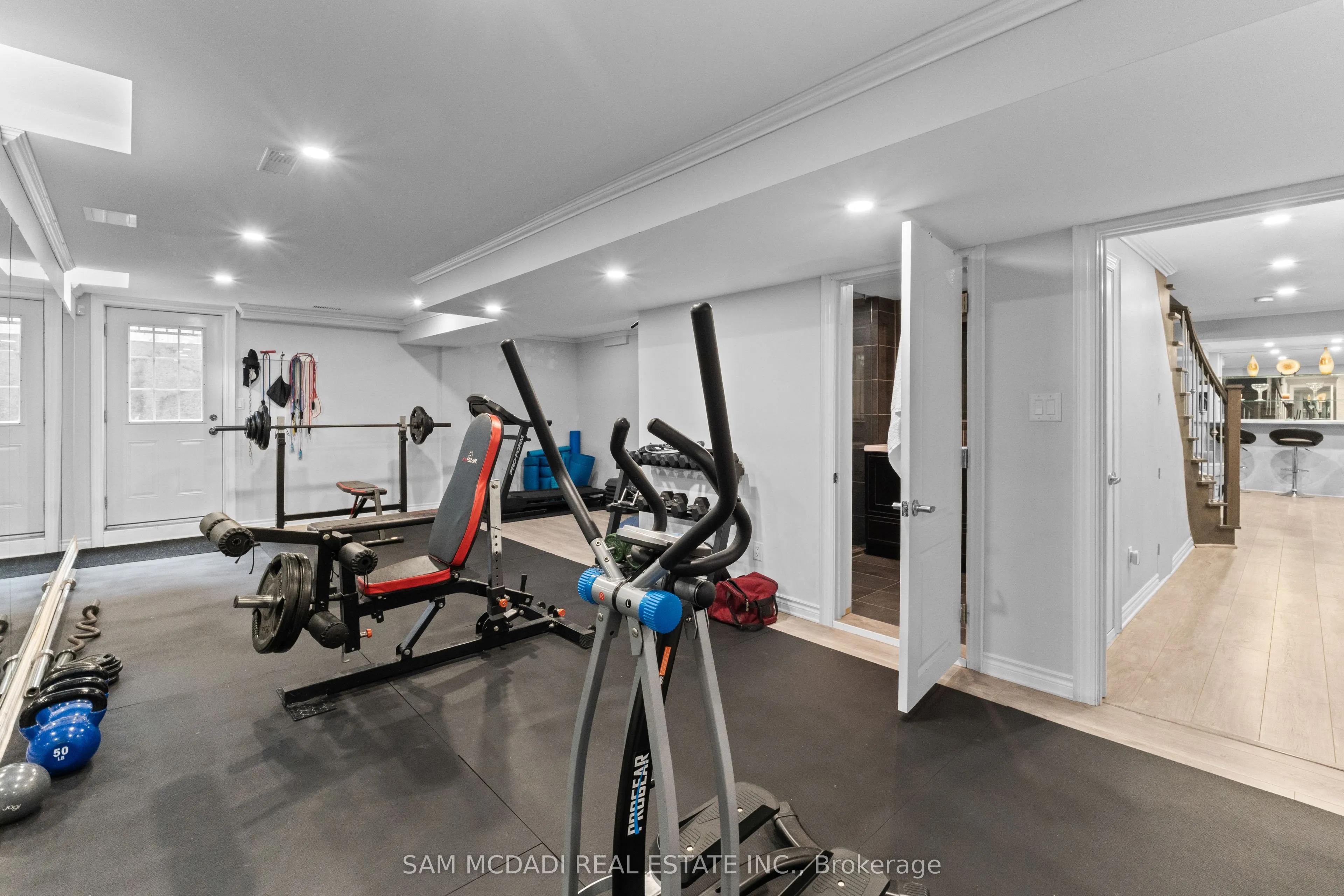 29 Delrosa Way