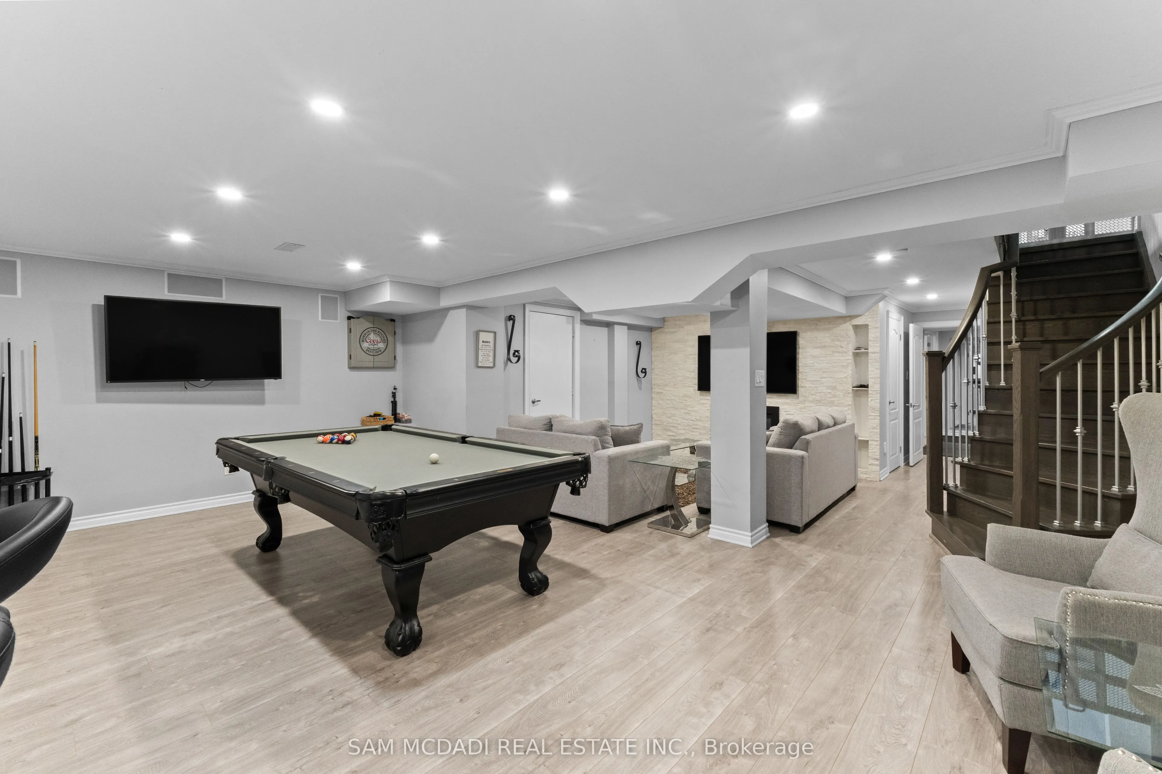 29 Delrosa Way