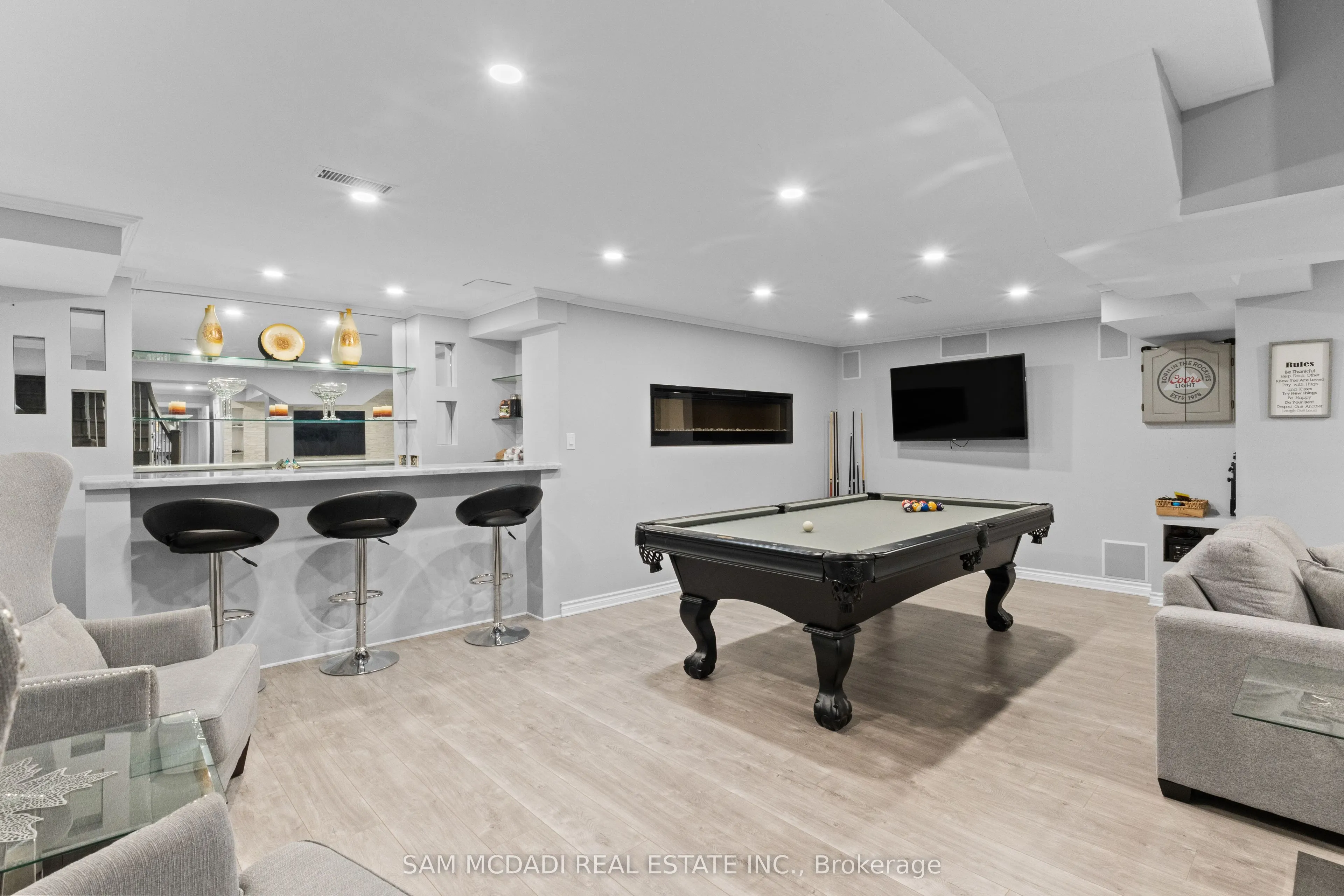 29 Delrosa Way
