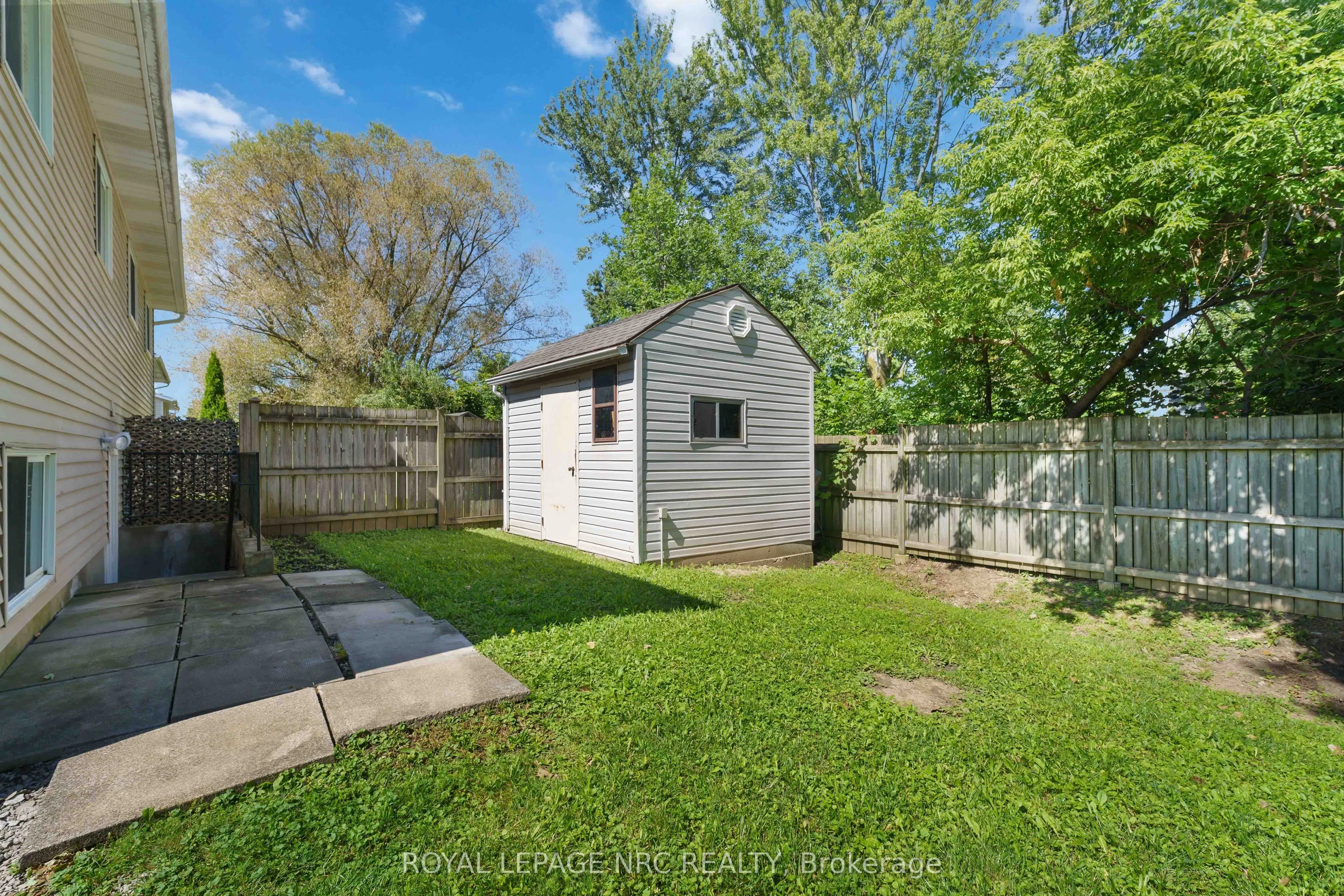 7689 TRACKVIEW Street
