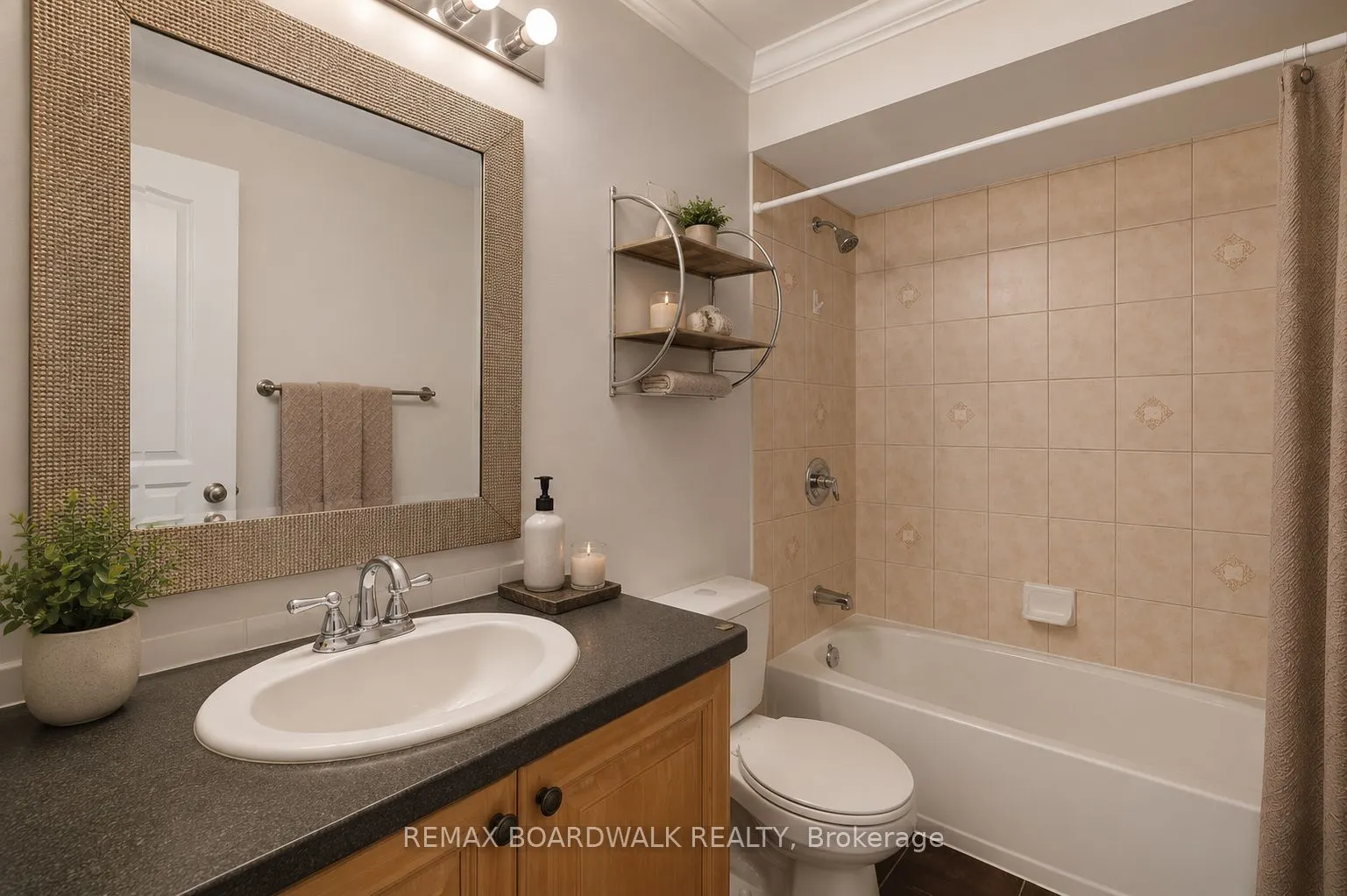 561 AQUAVIEW Drive