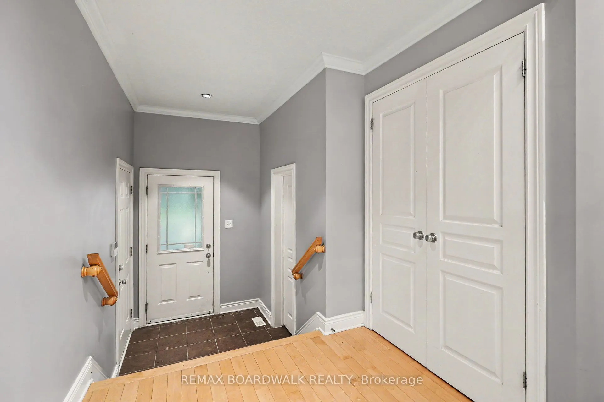 561 AQUAVIEW Drive