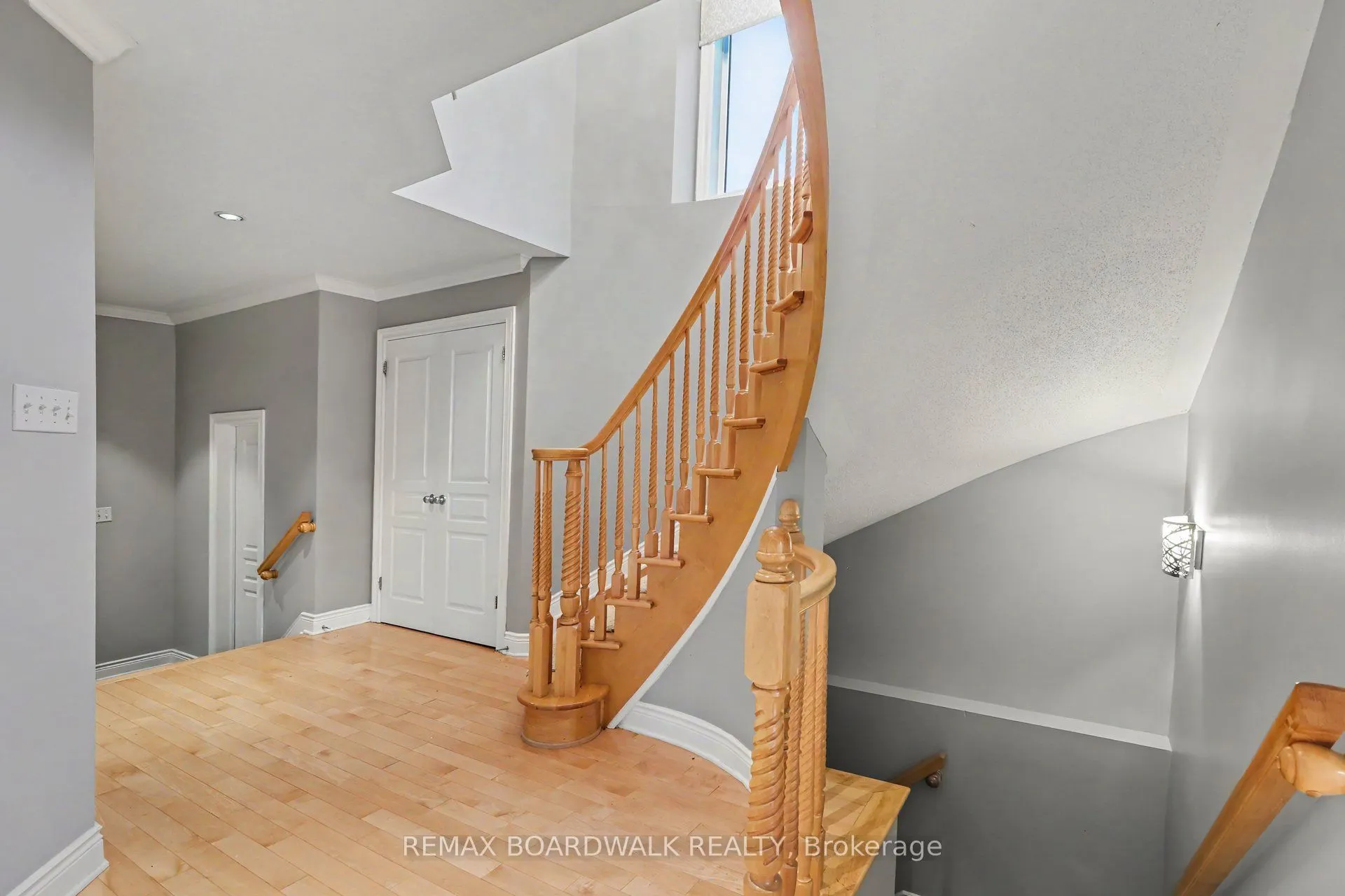 561 AQUAVIEW Drive