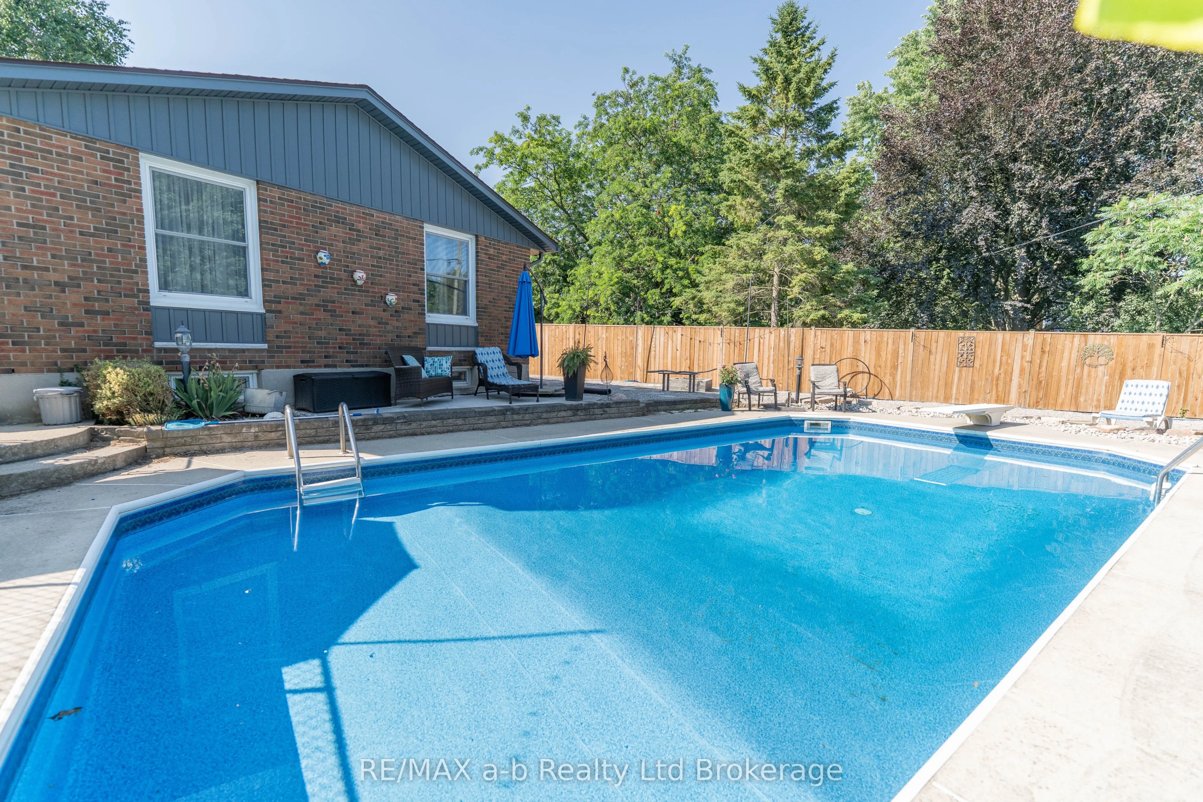 6 Camdon Court