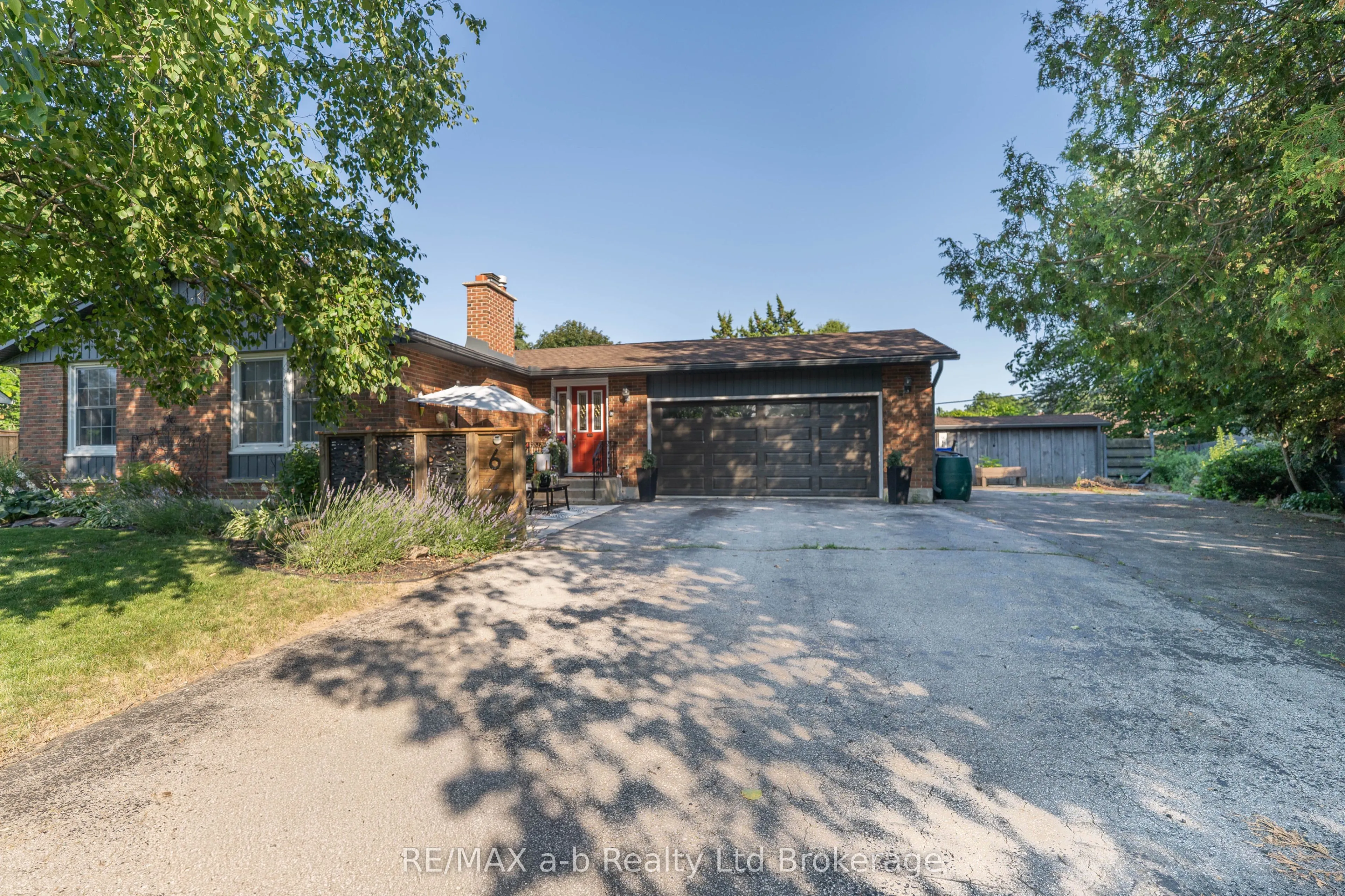 6 Camdon Court