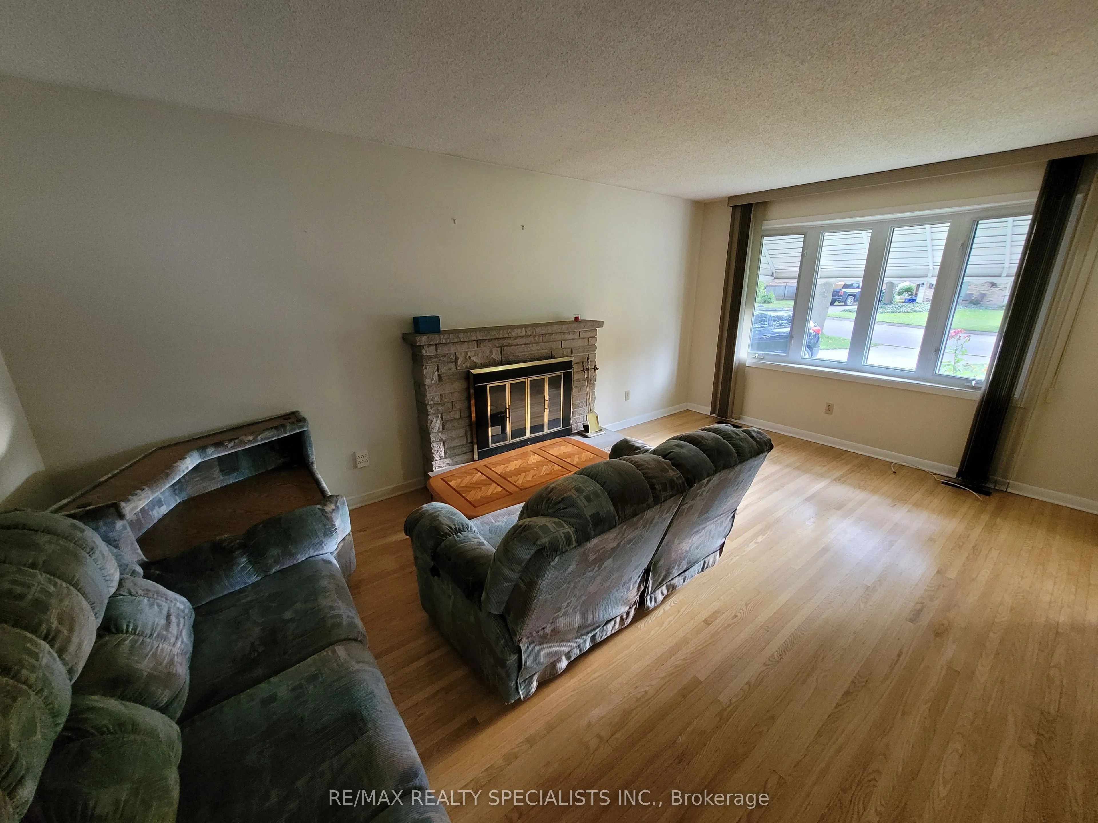 27 TOULON Crescent