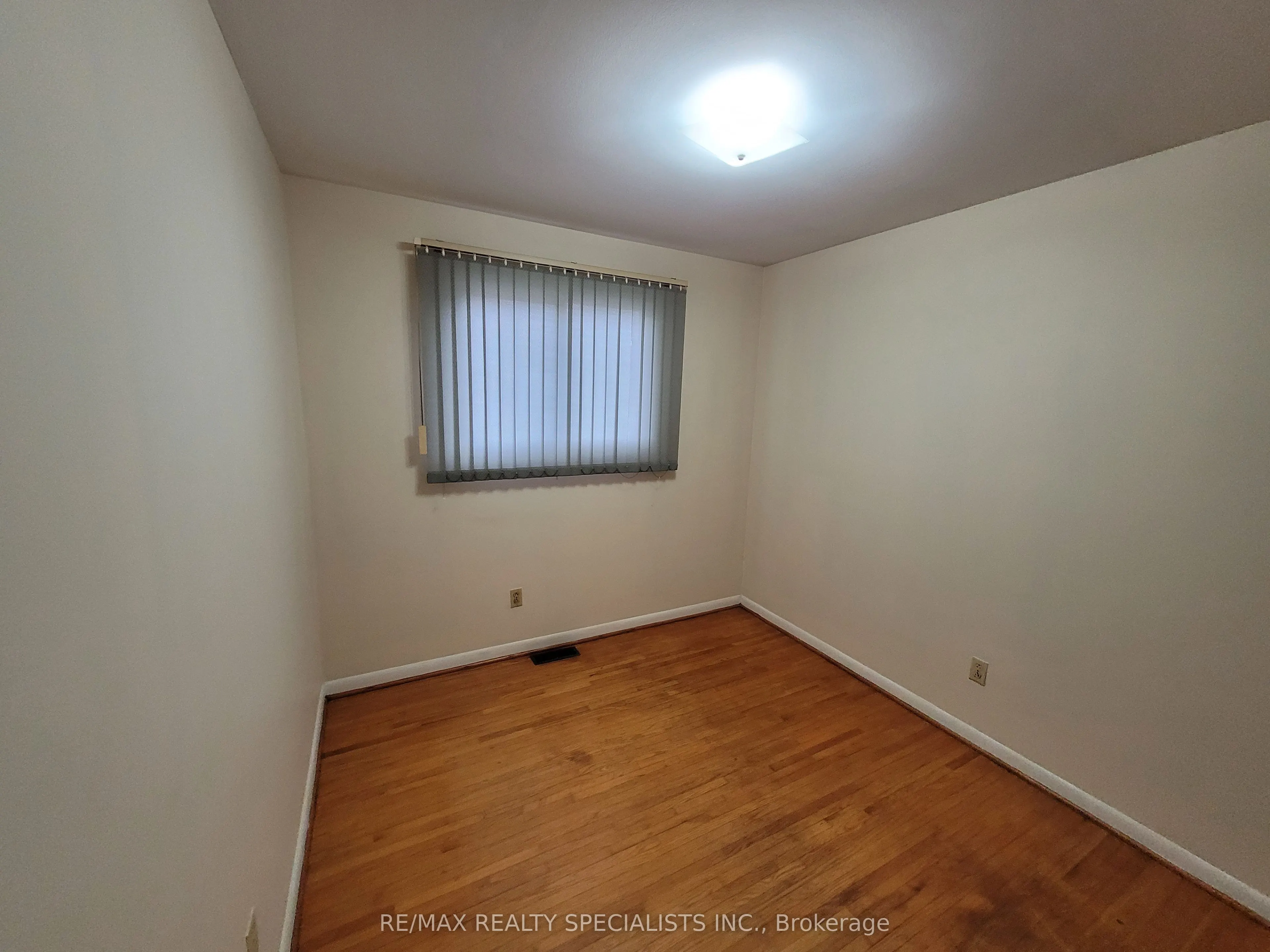 27 TOULON Crescent
