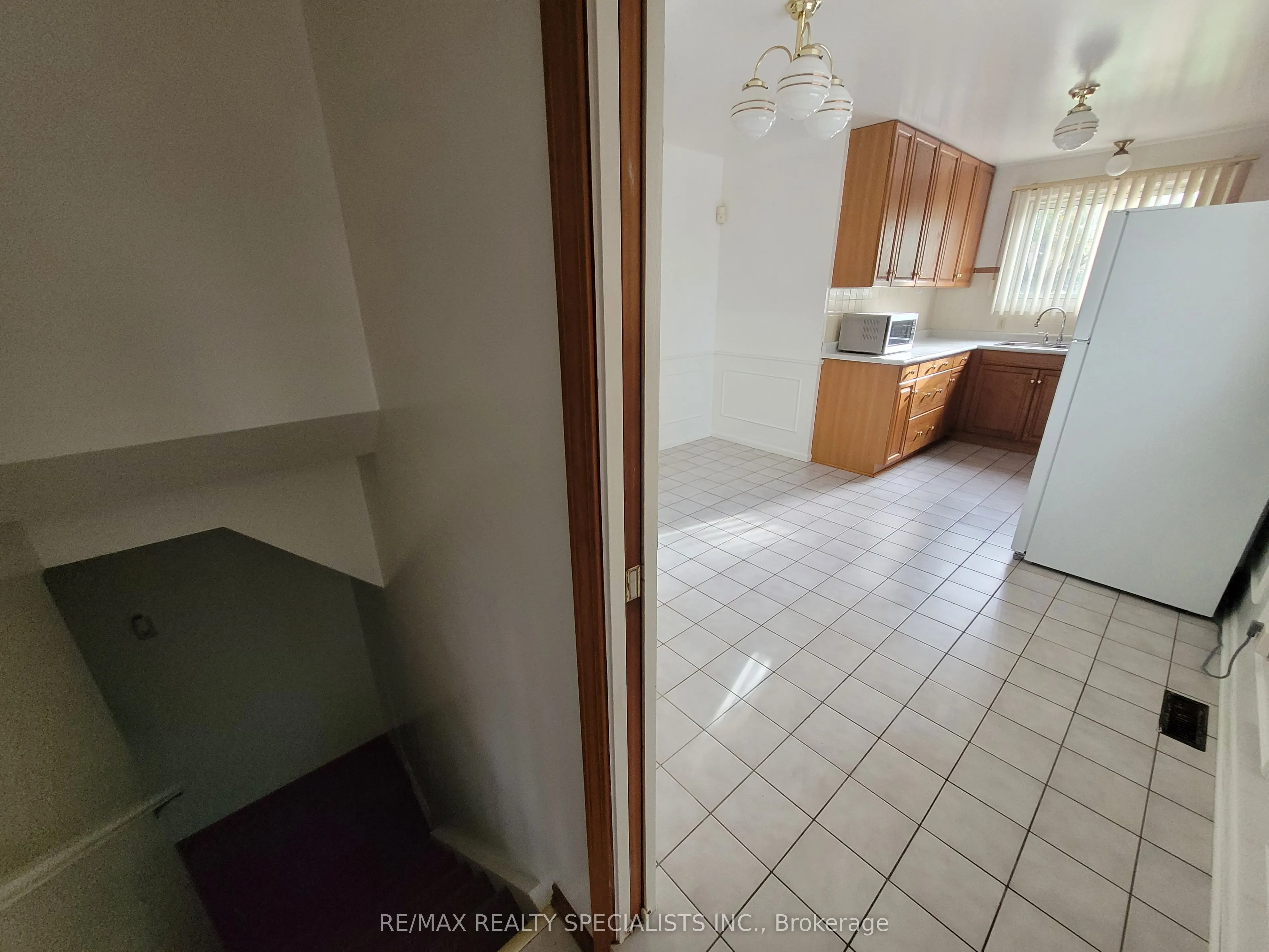 27 TOULON Crescent