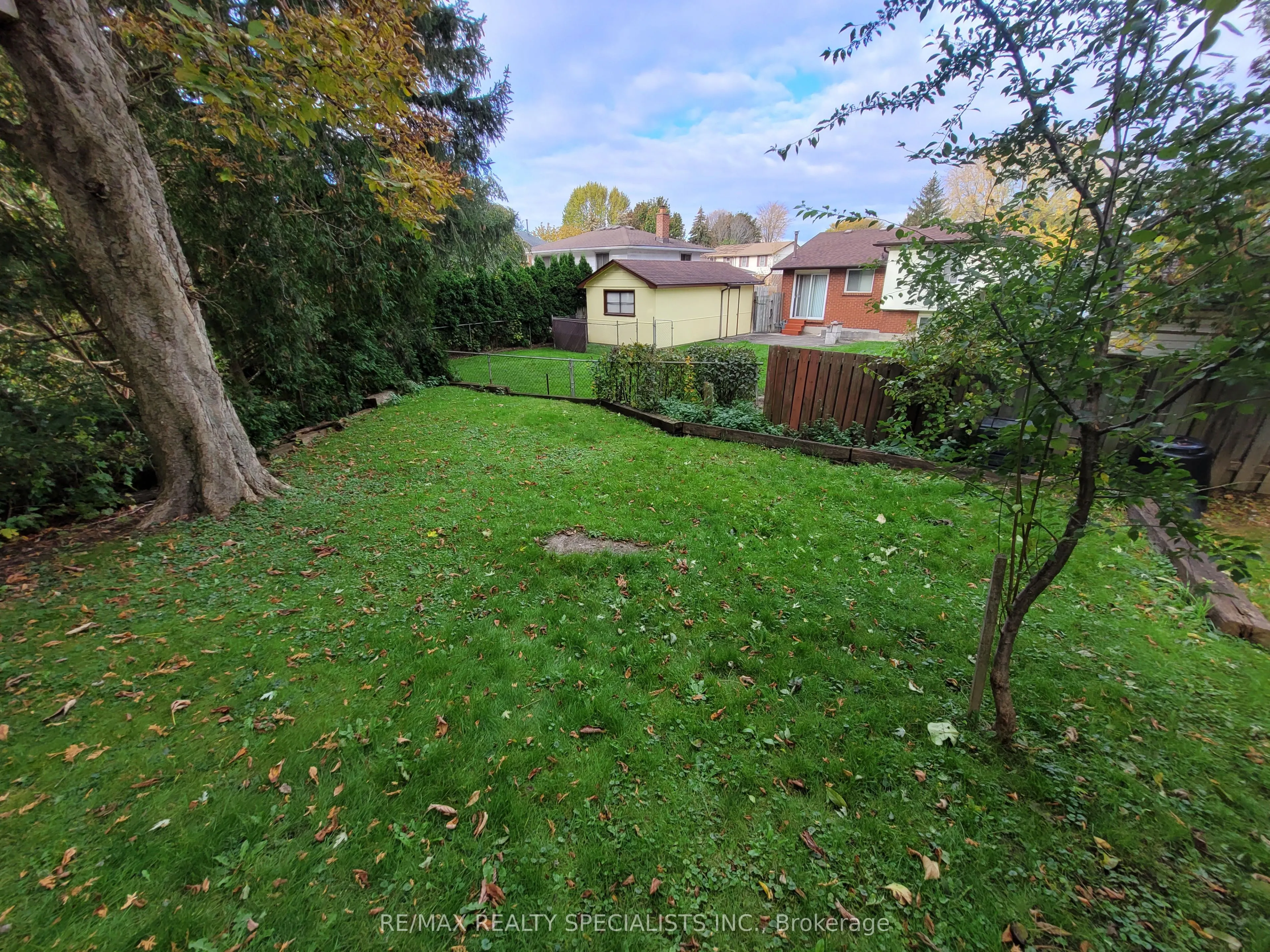 27 TOULON Crescent