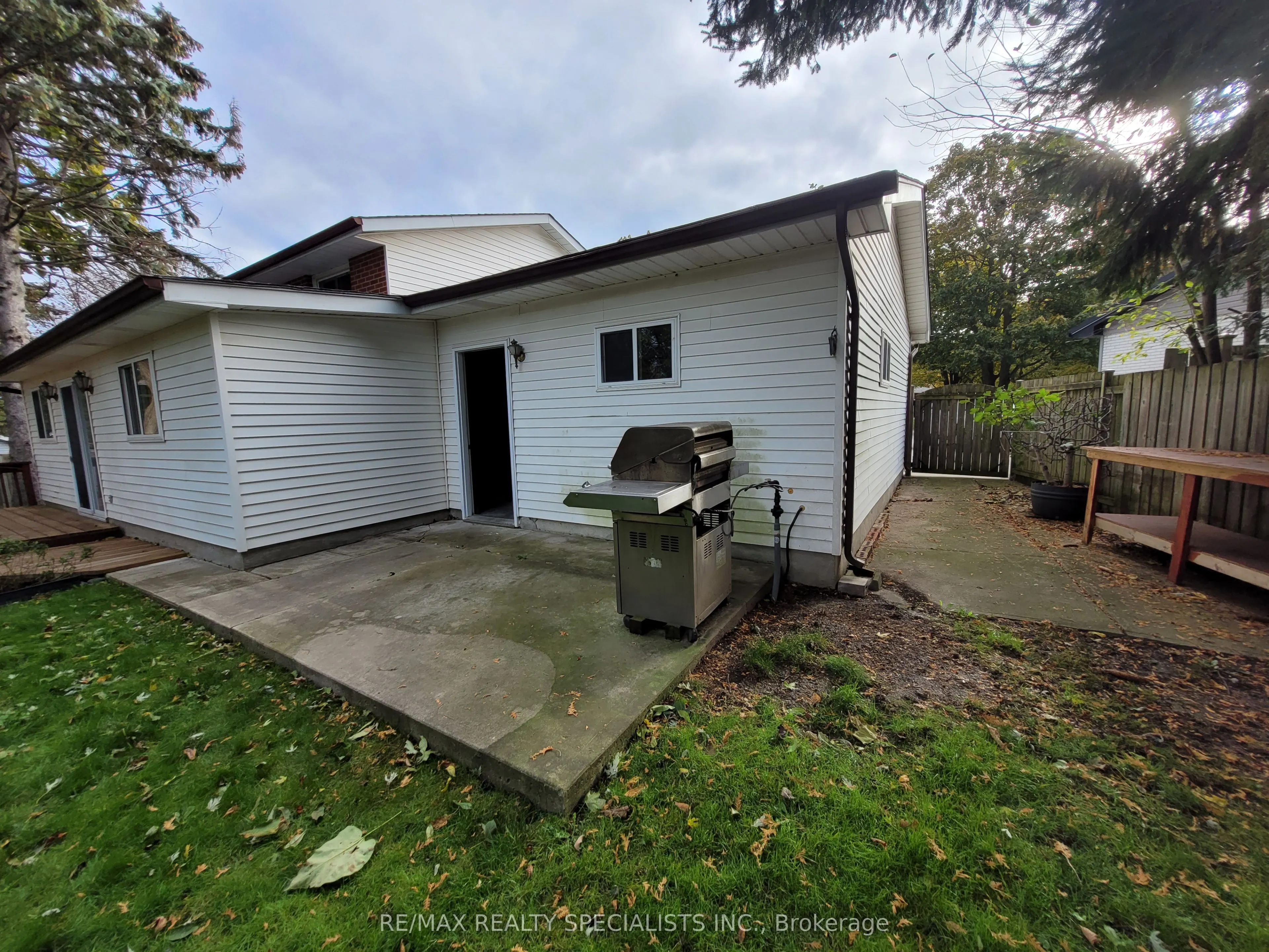 27 TOULON Crescent
