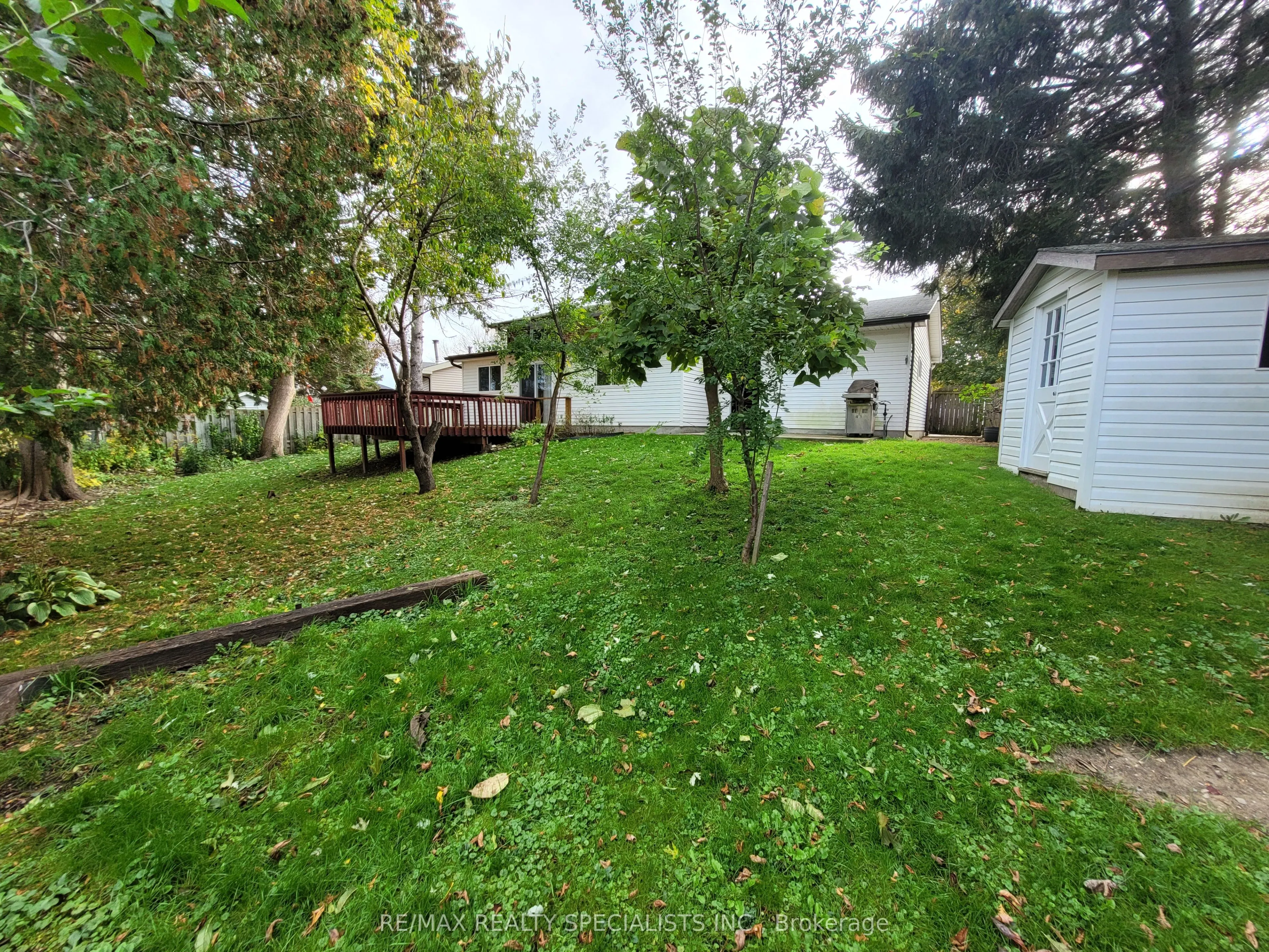 27 TOULON Crescent