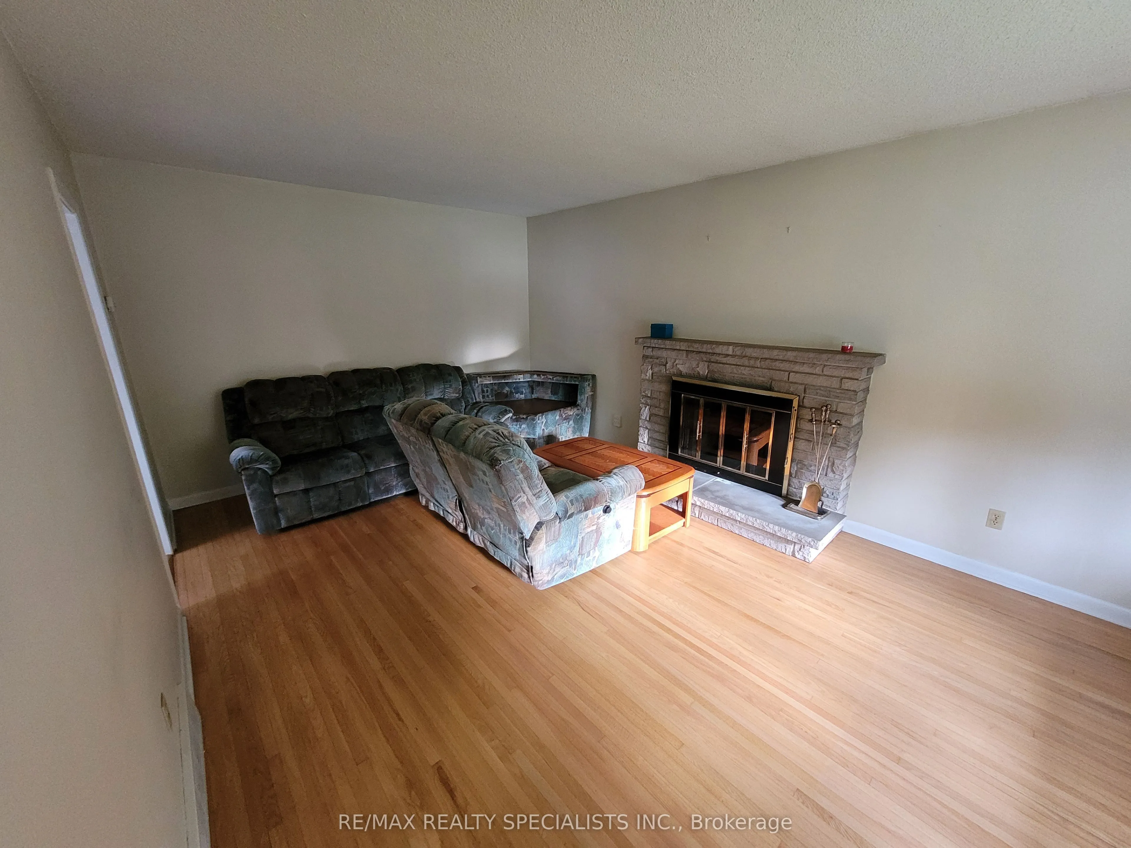 27 TOULON Crescent