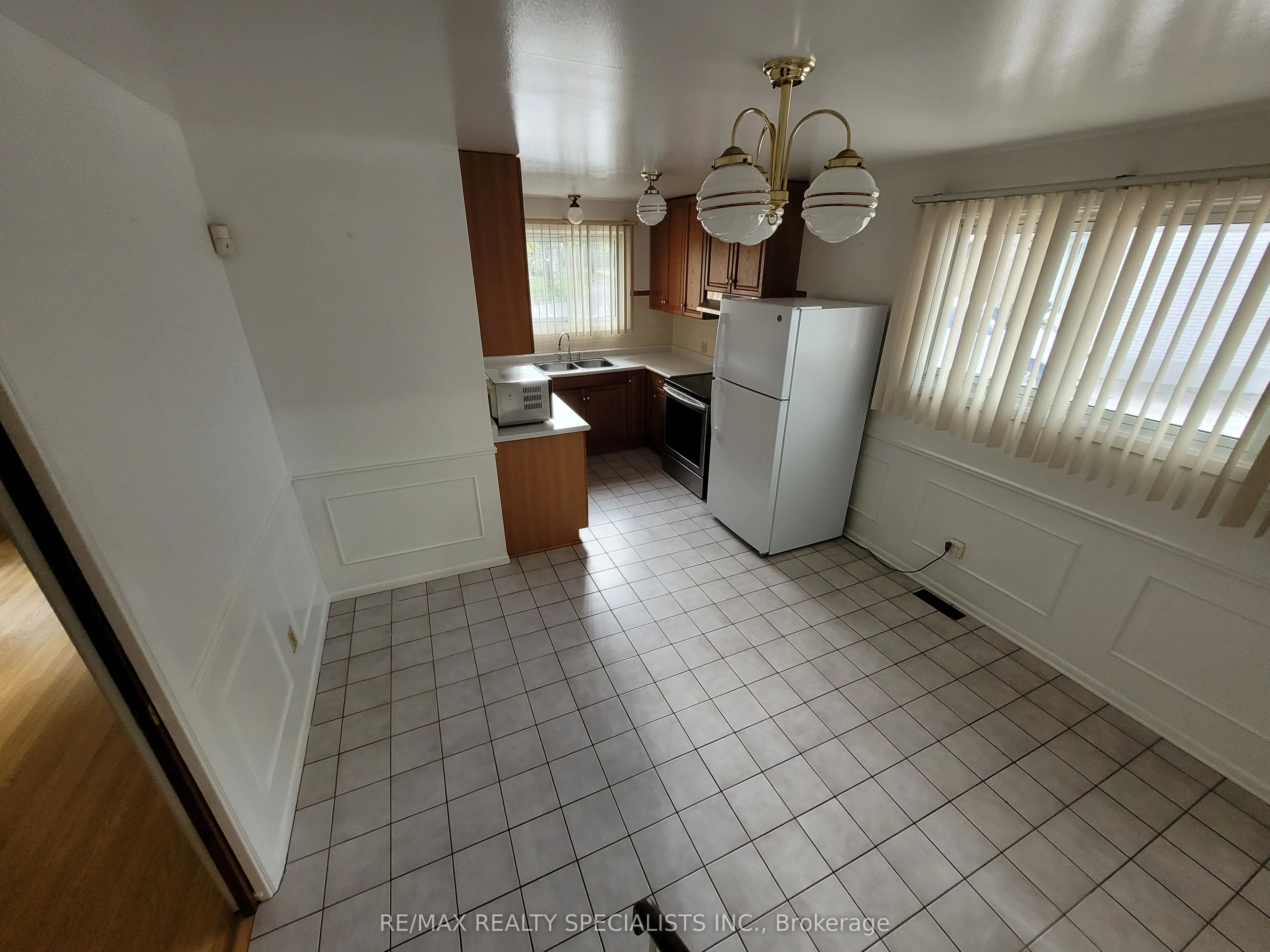 27 TOULON Crescent