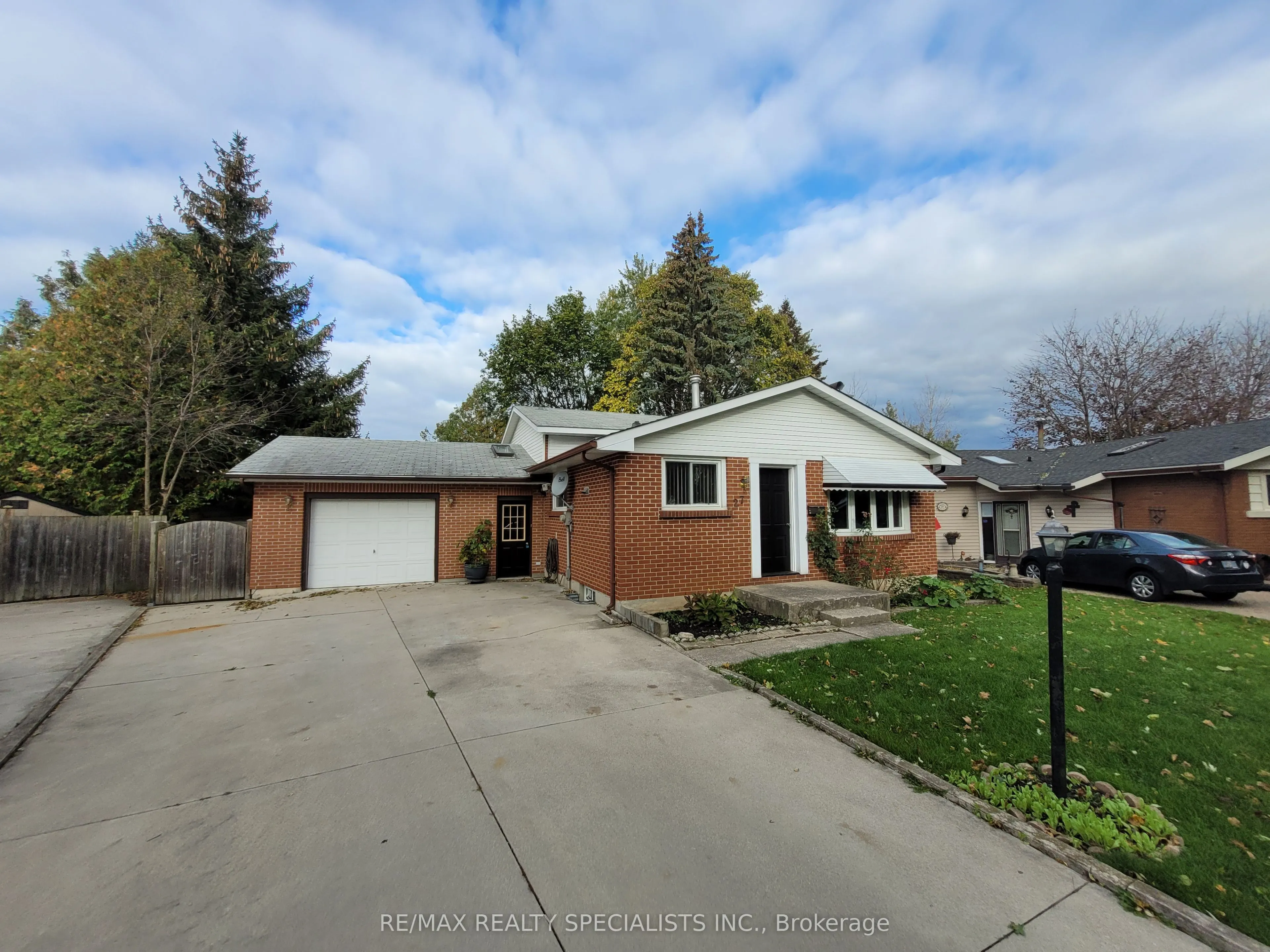 27 TOULON Crescent