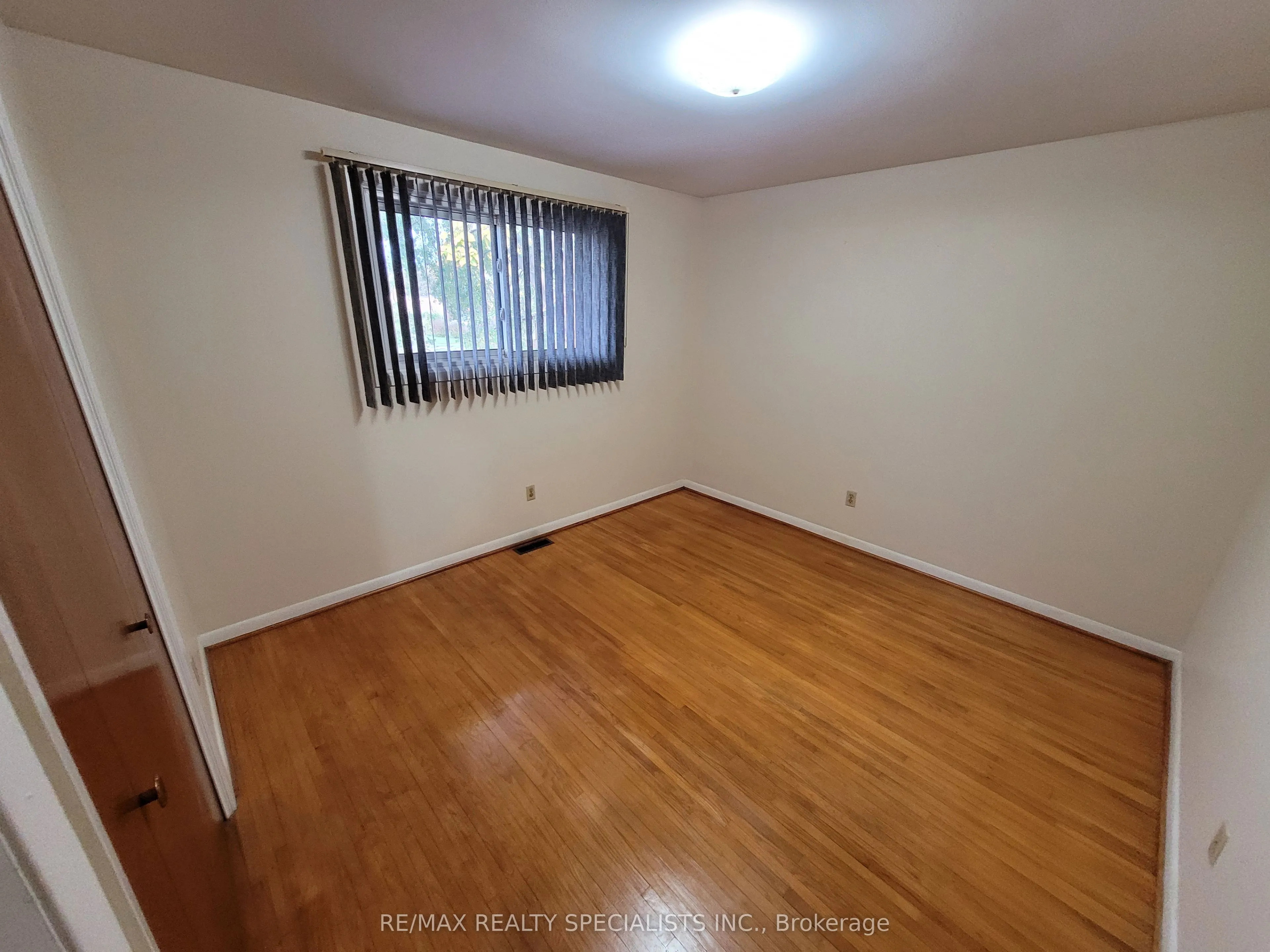 27 TOULON Crescent