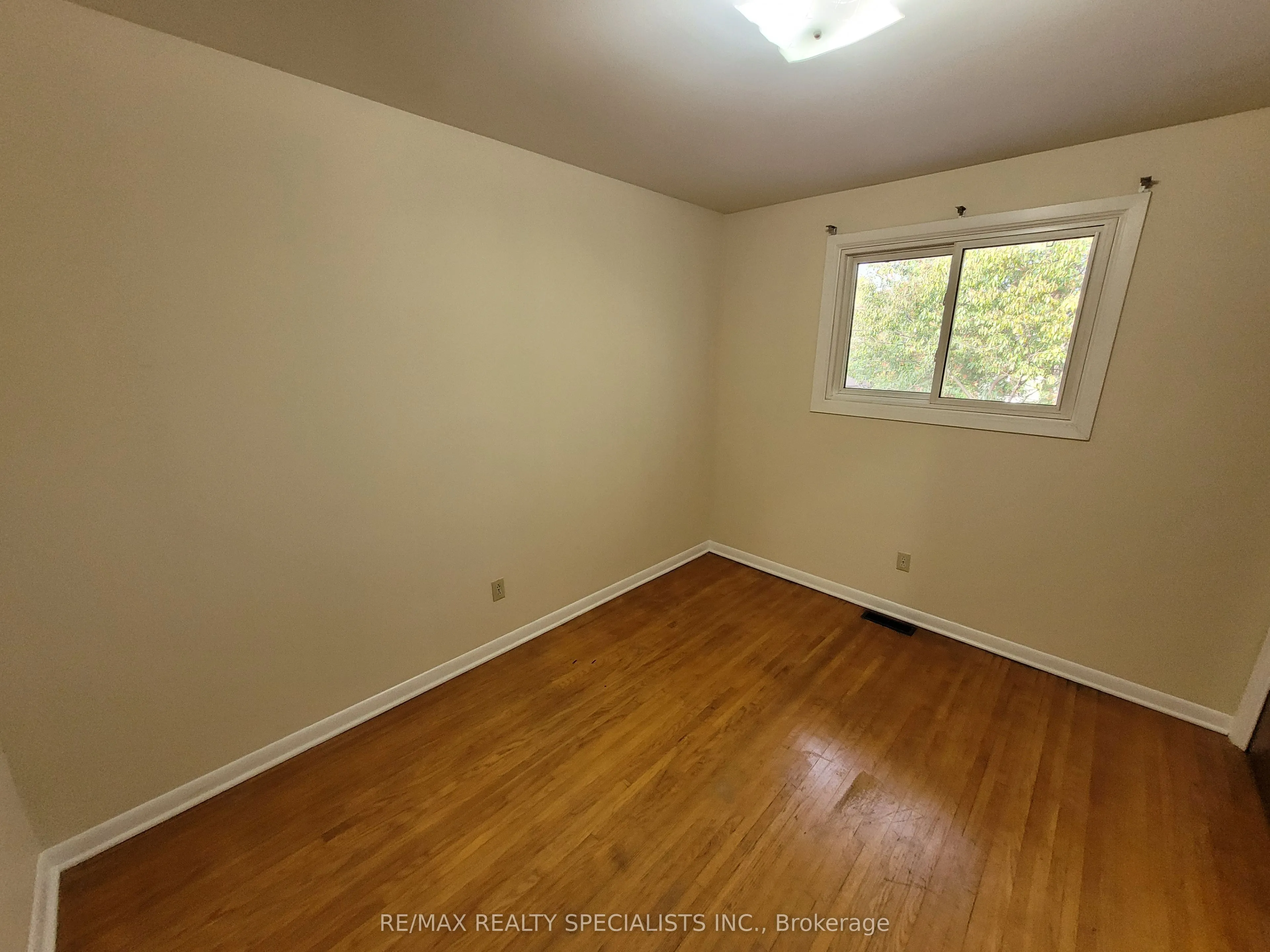27 TOULON Crescent