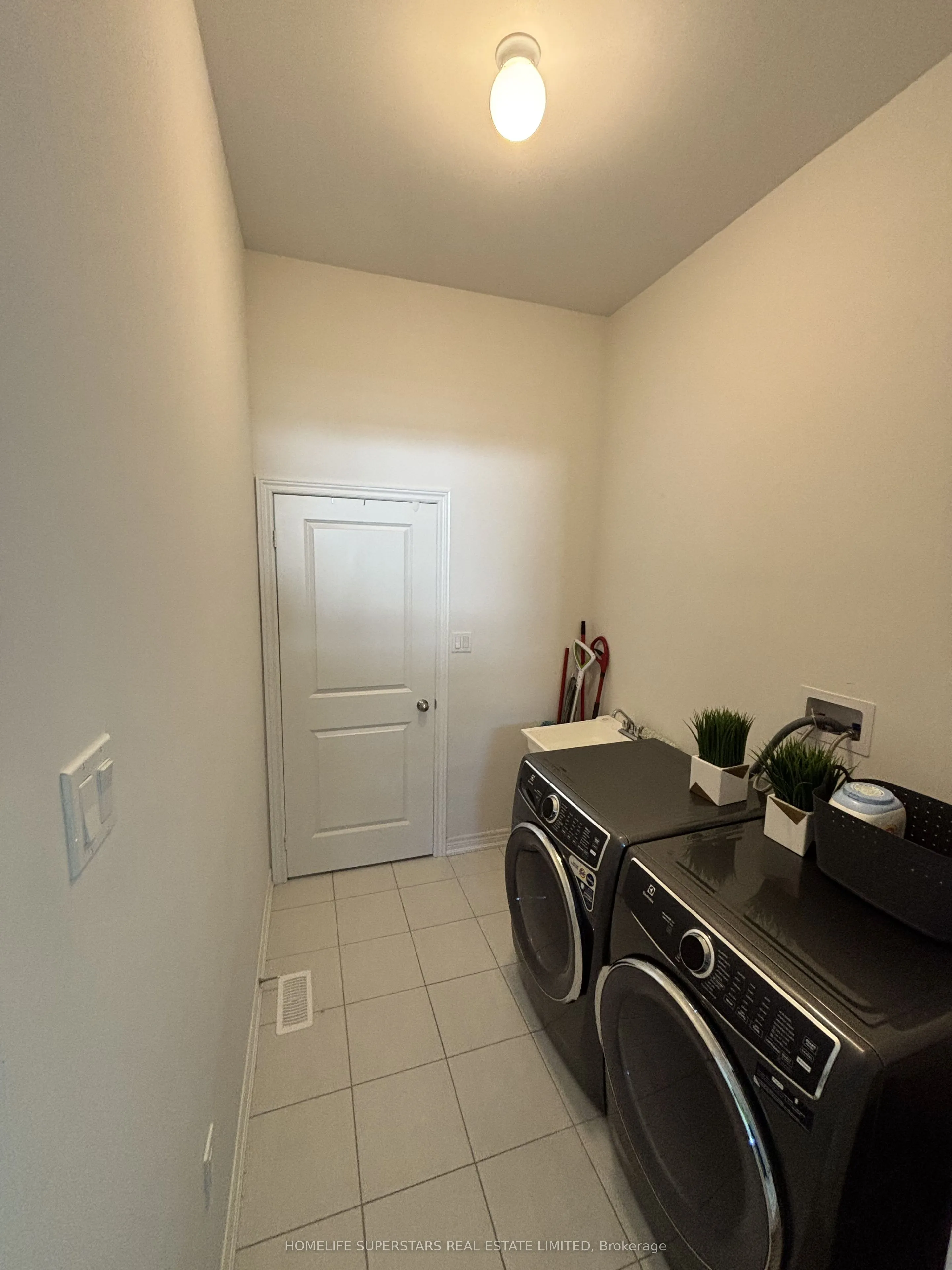 435 Black Cherry Crescent