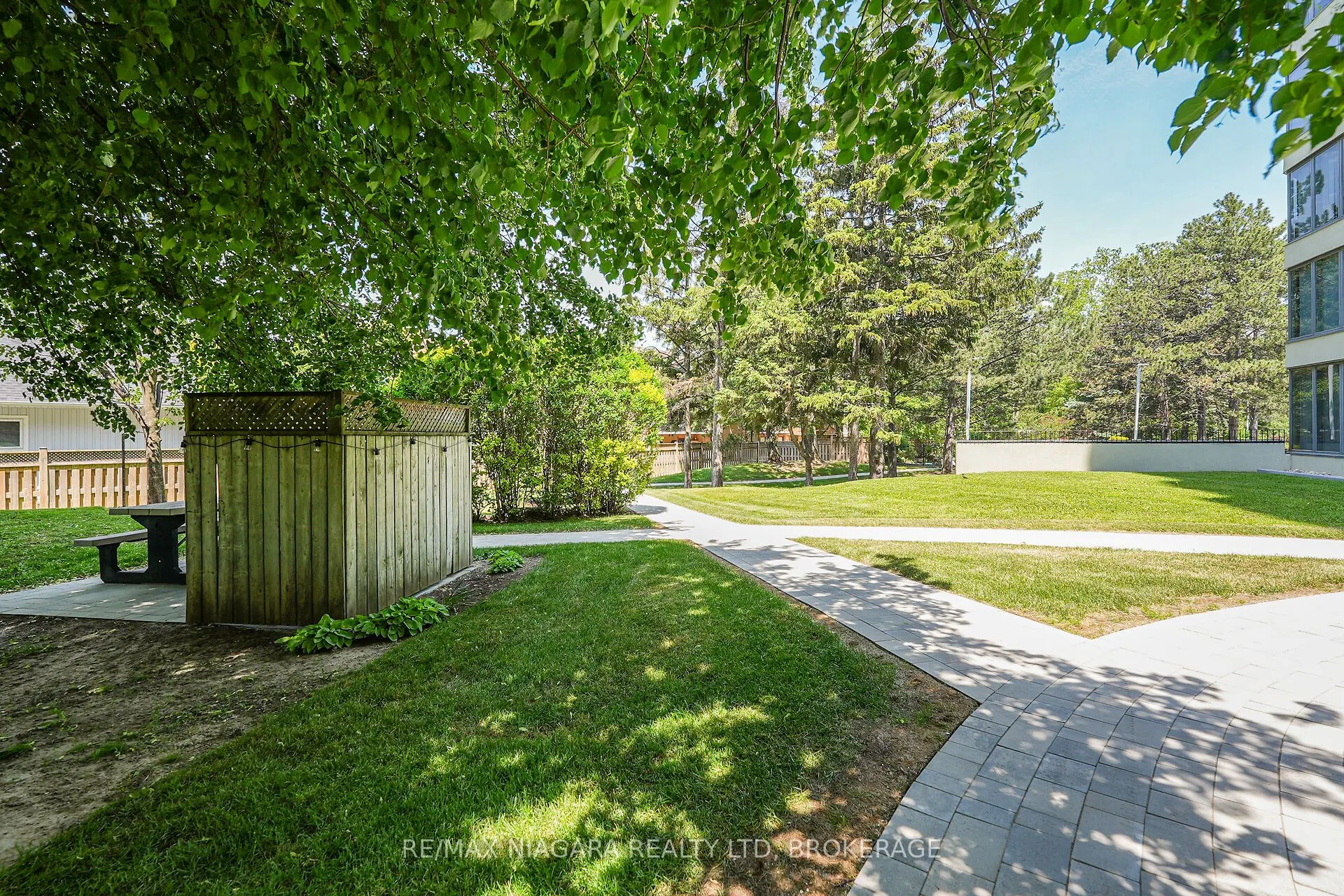 81 Scott Street #711