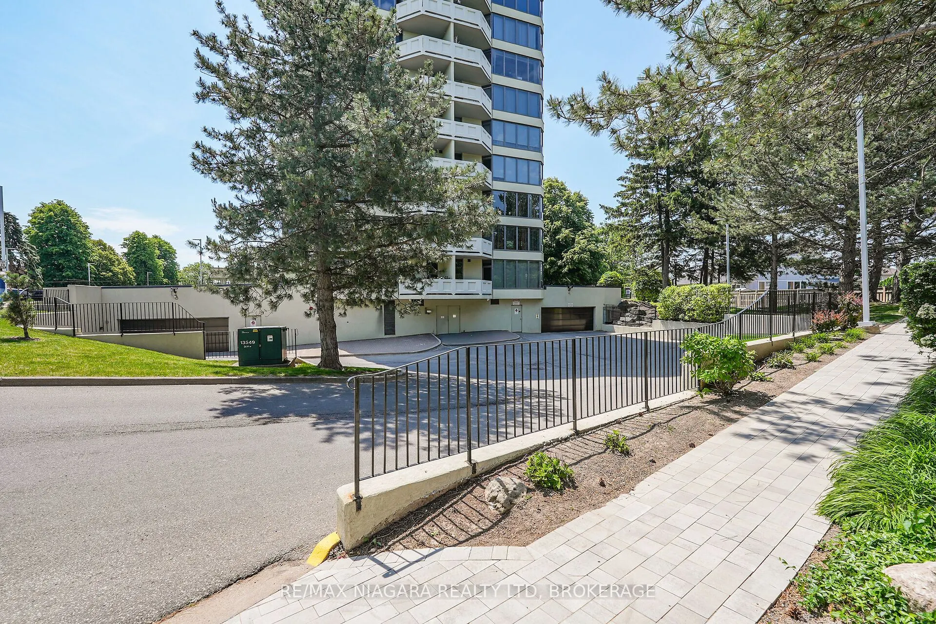 81 Scott Street #711