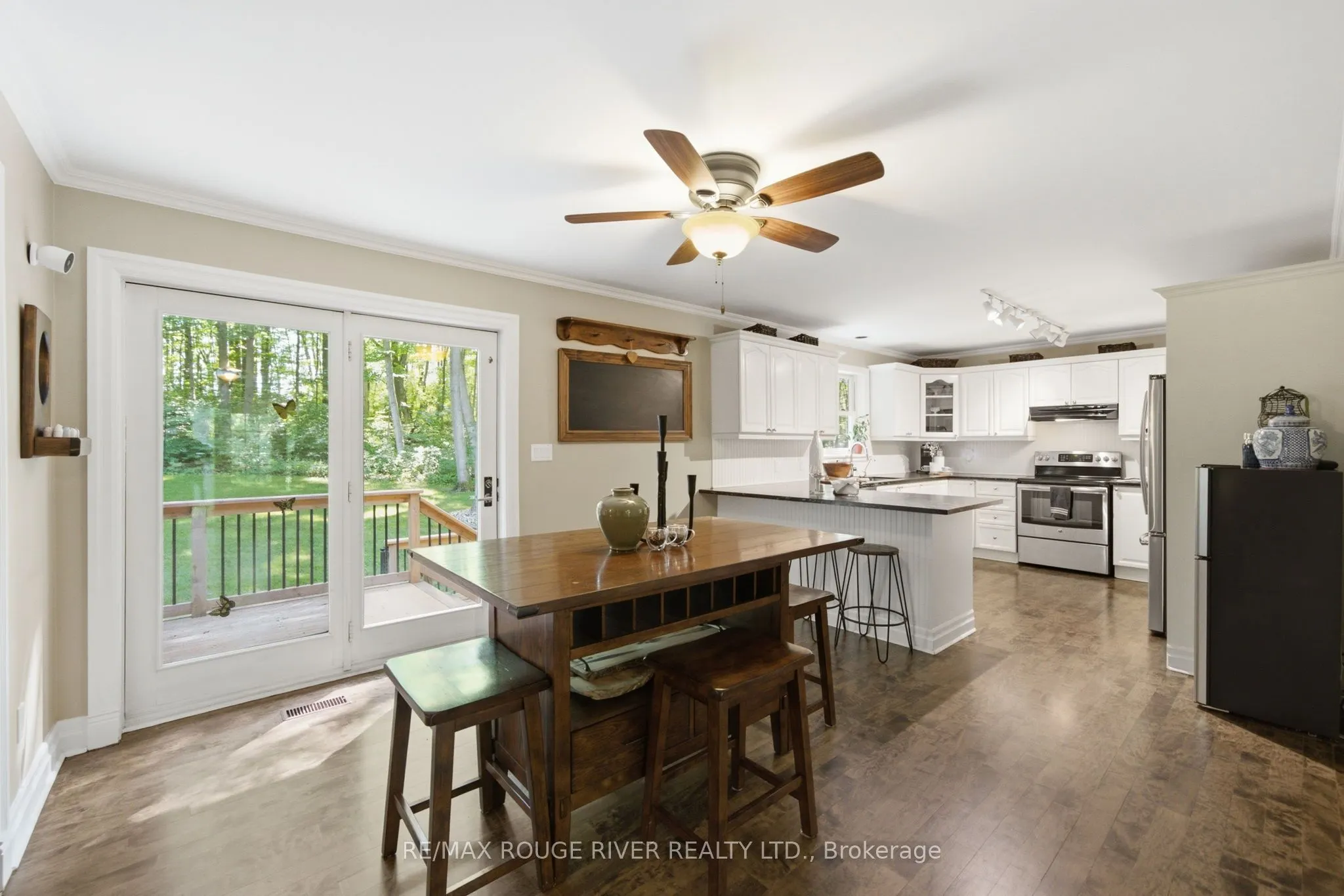 2774 Les Davey Road