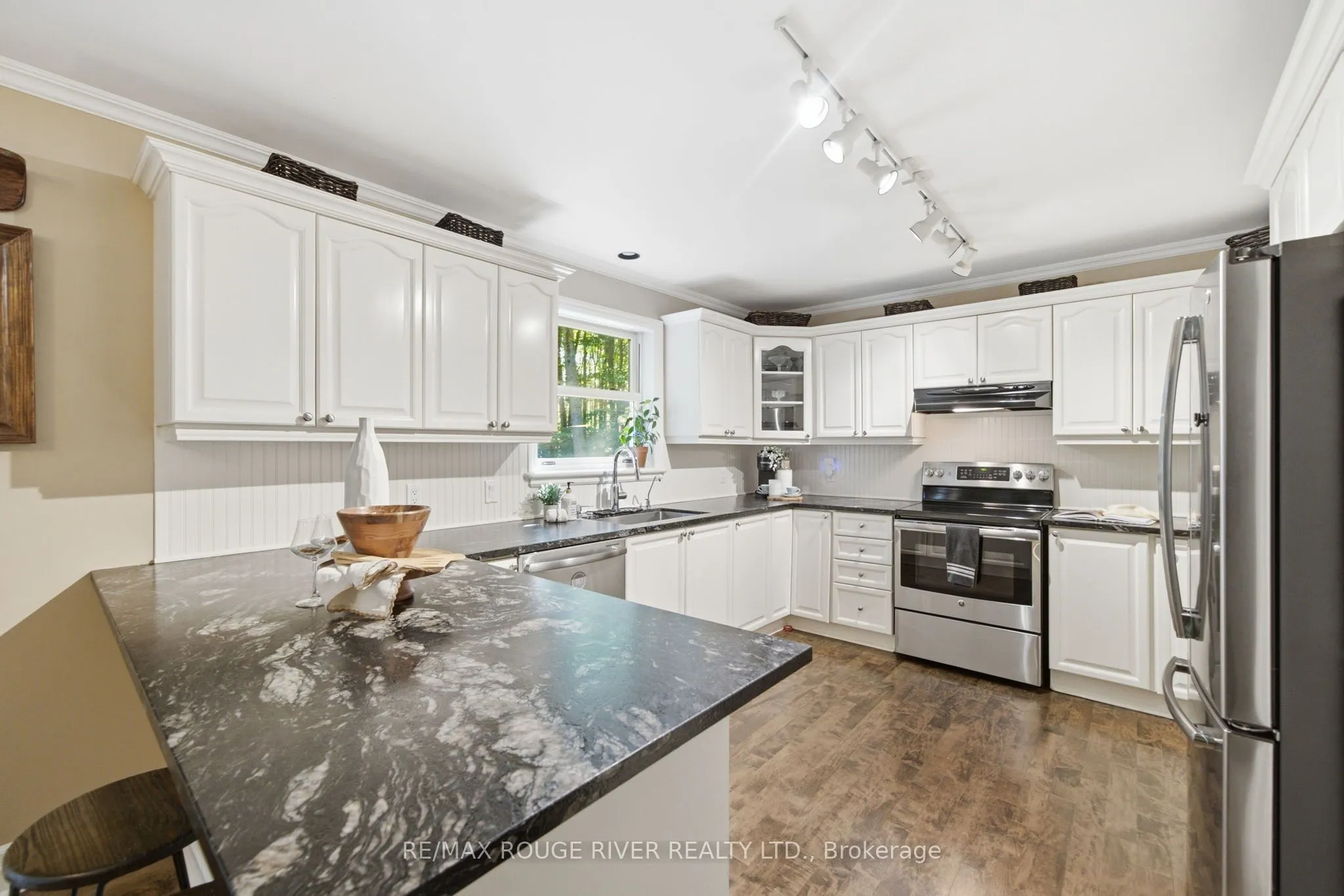 2774 Les Davey Road