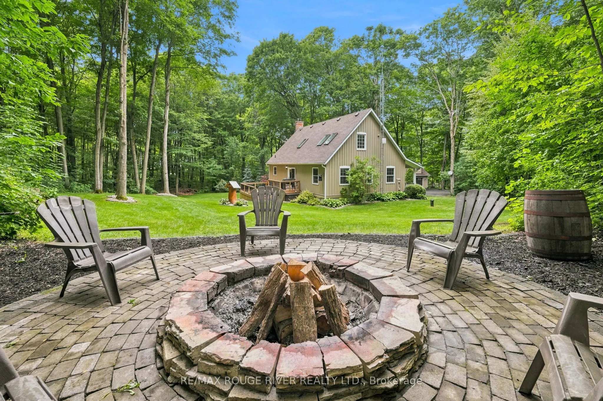 2774 Les Davey Road
