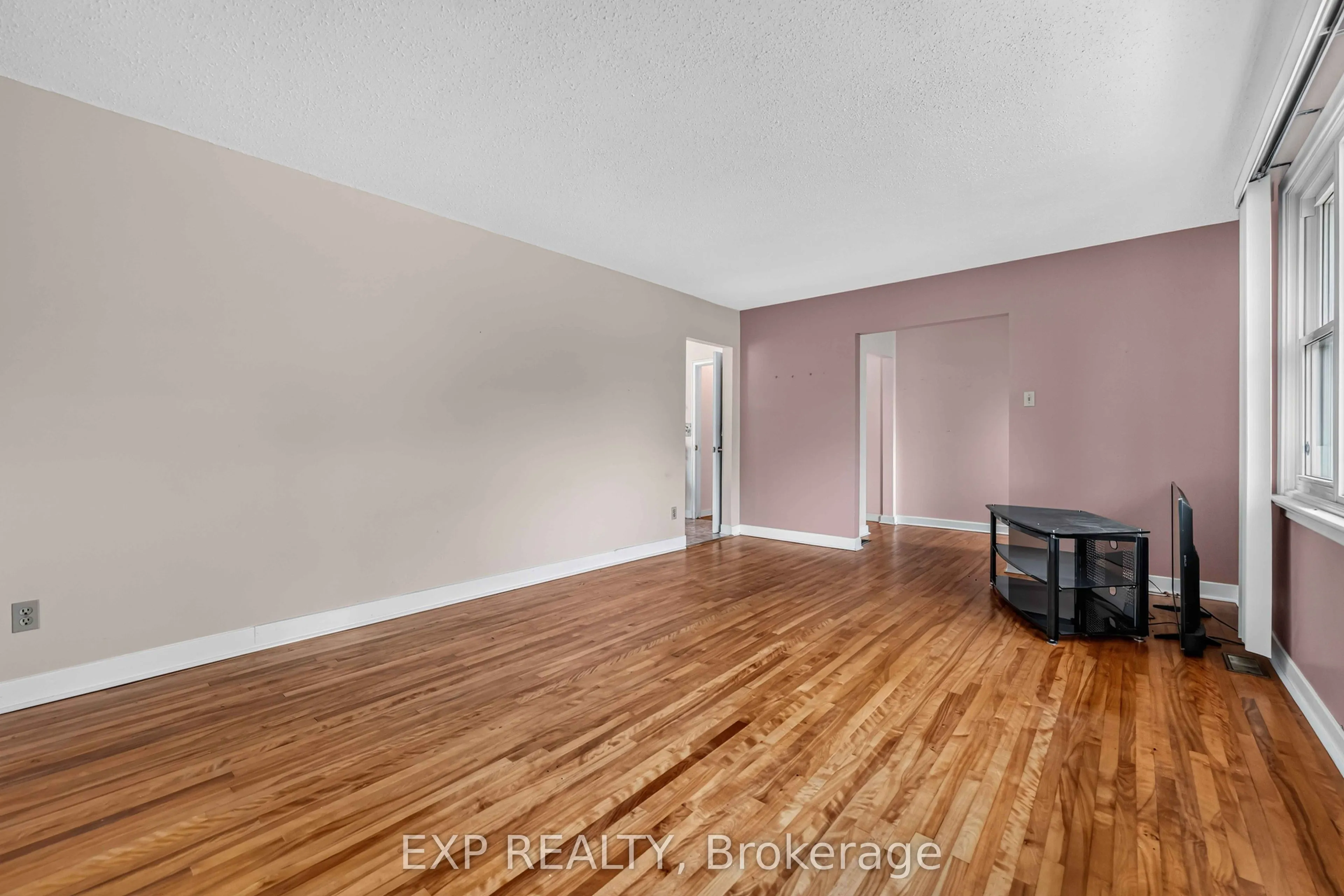 1613 Queensdale Avenue