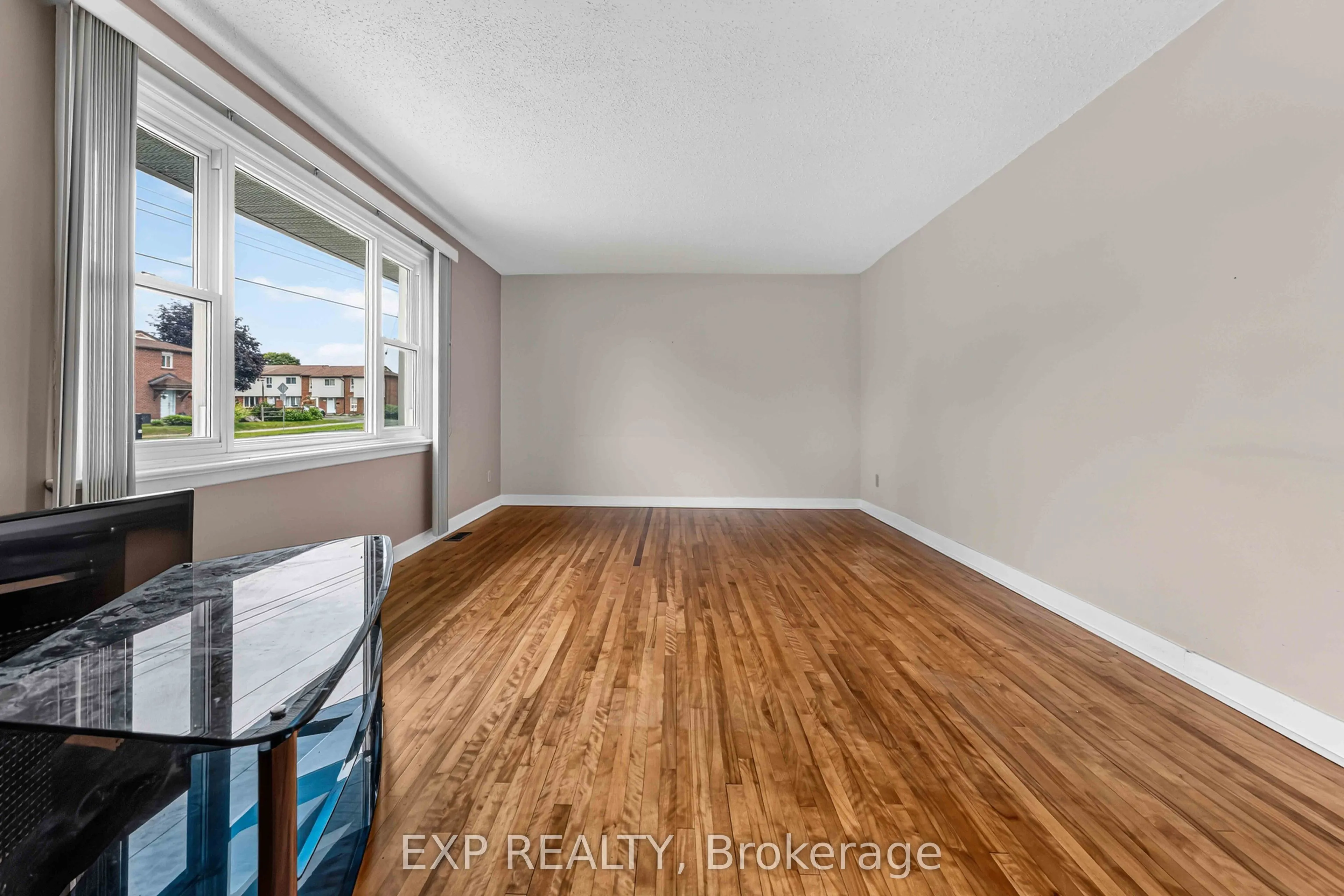 1613 Queensdale Avenue