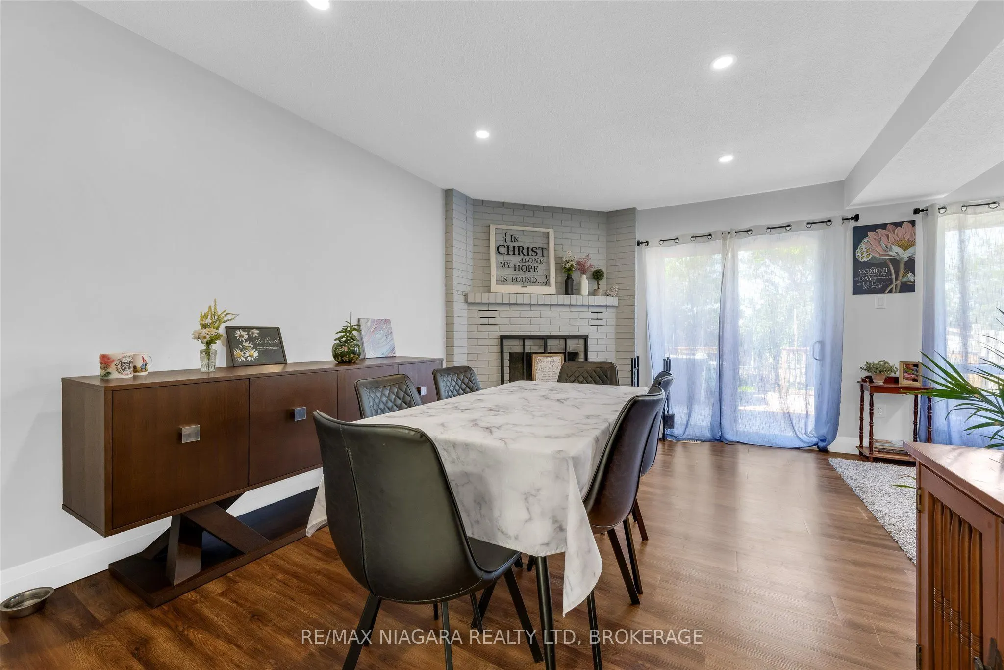 29 ROMY Crescent