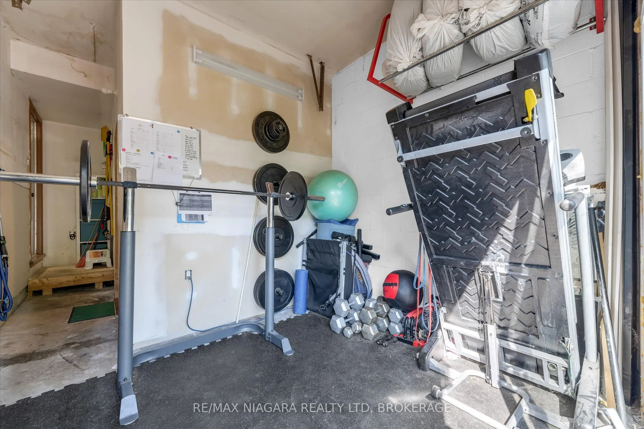 29 ROMY Crescent
