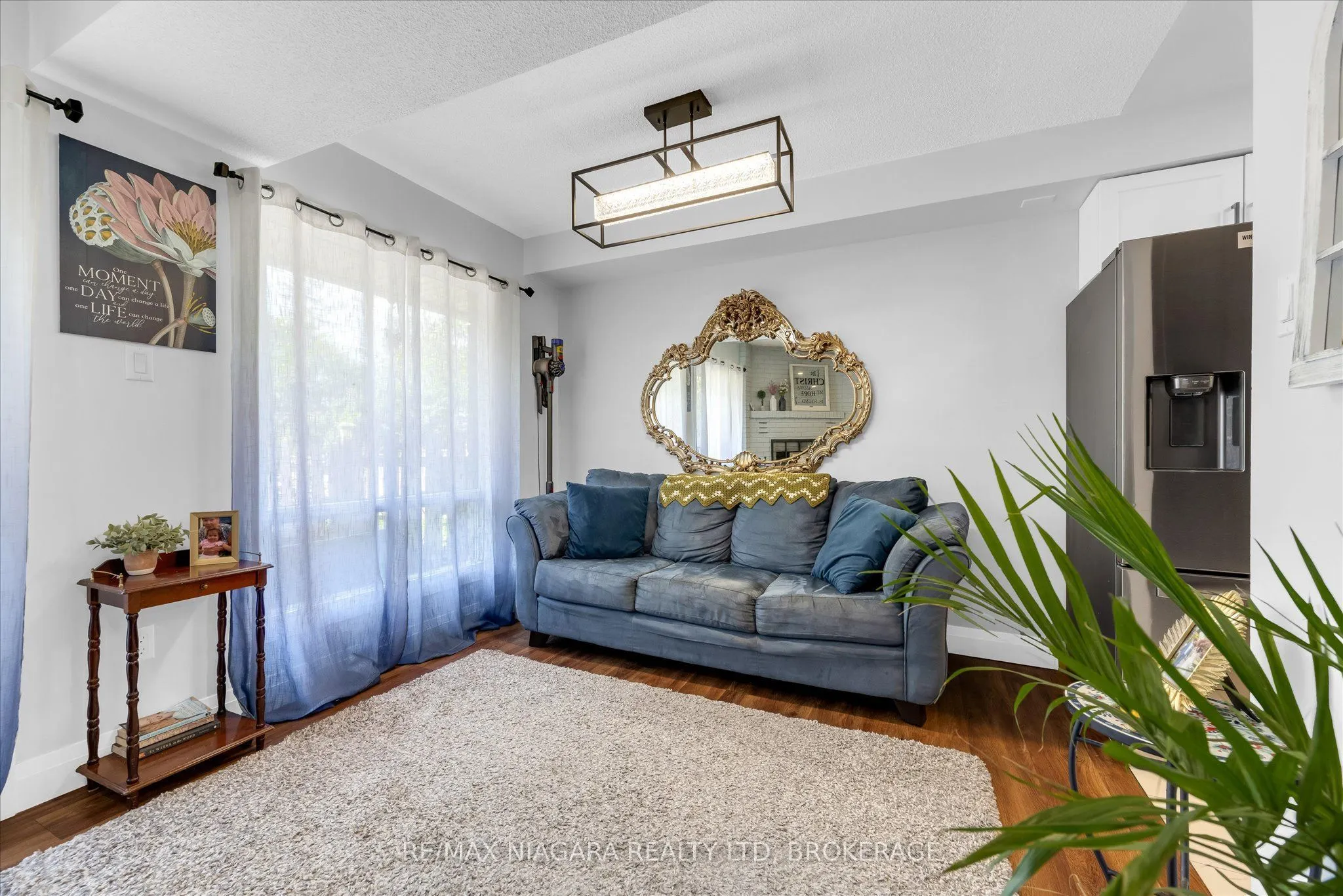 29 ROMY Crescent