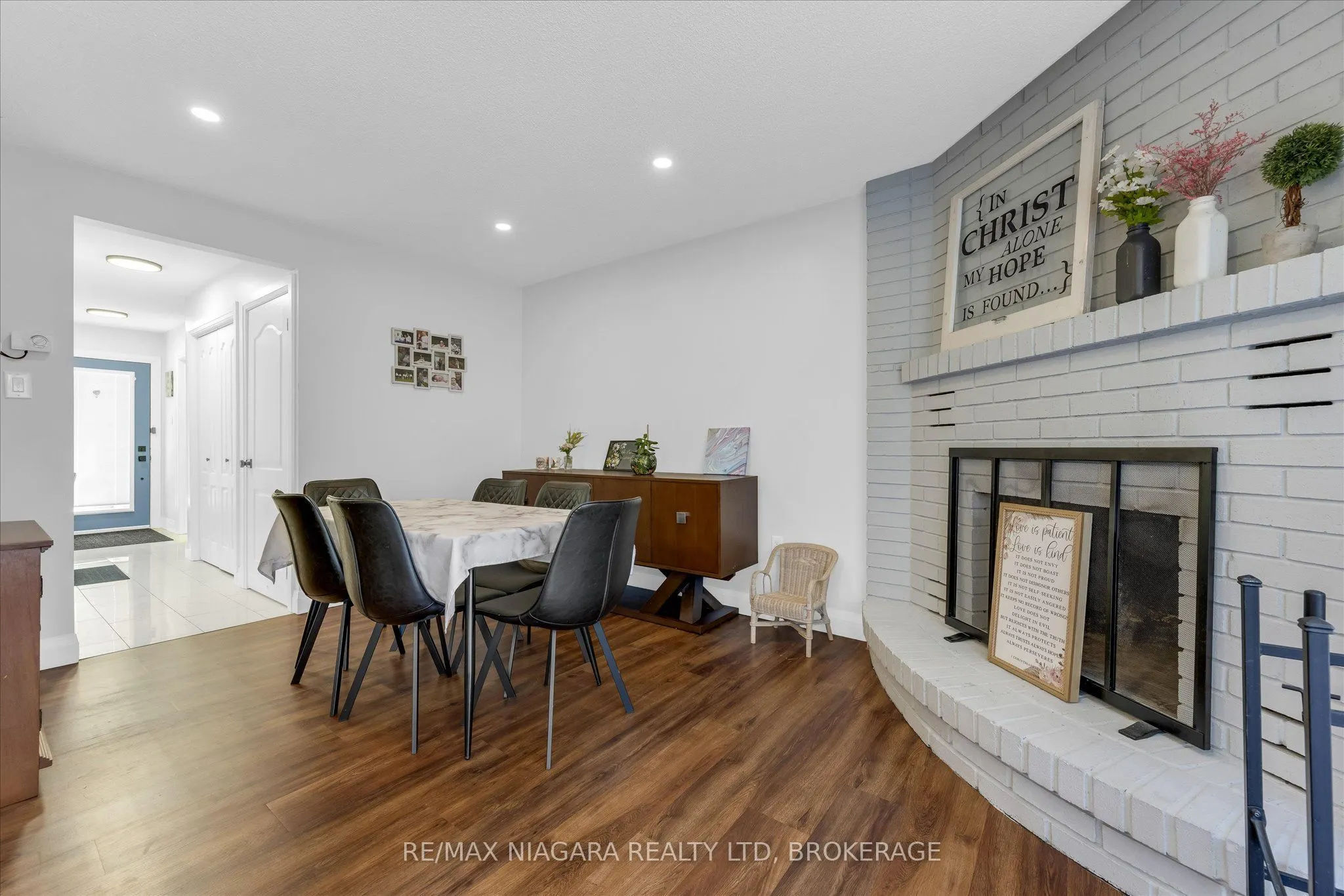 29 ROMY Crescent