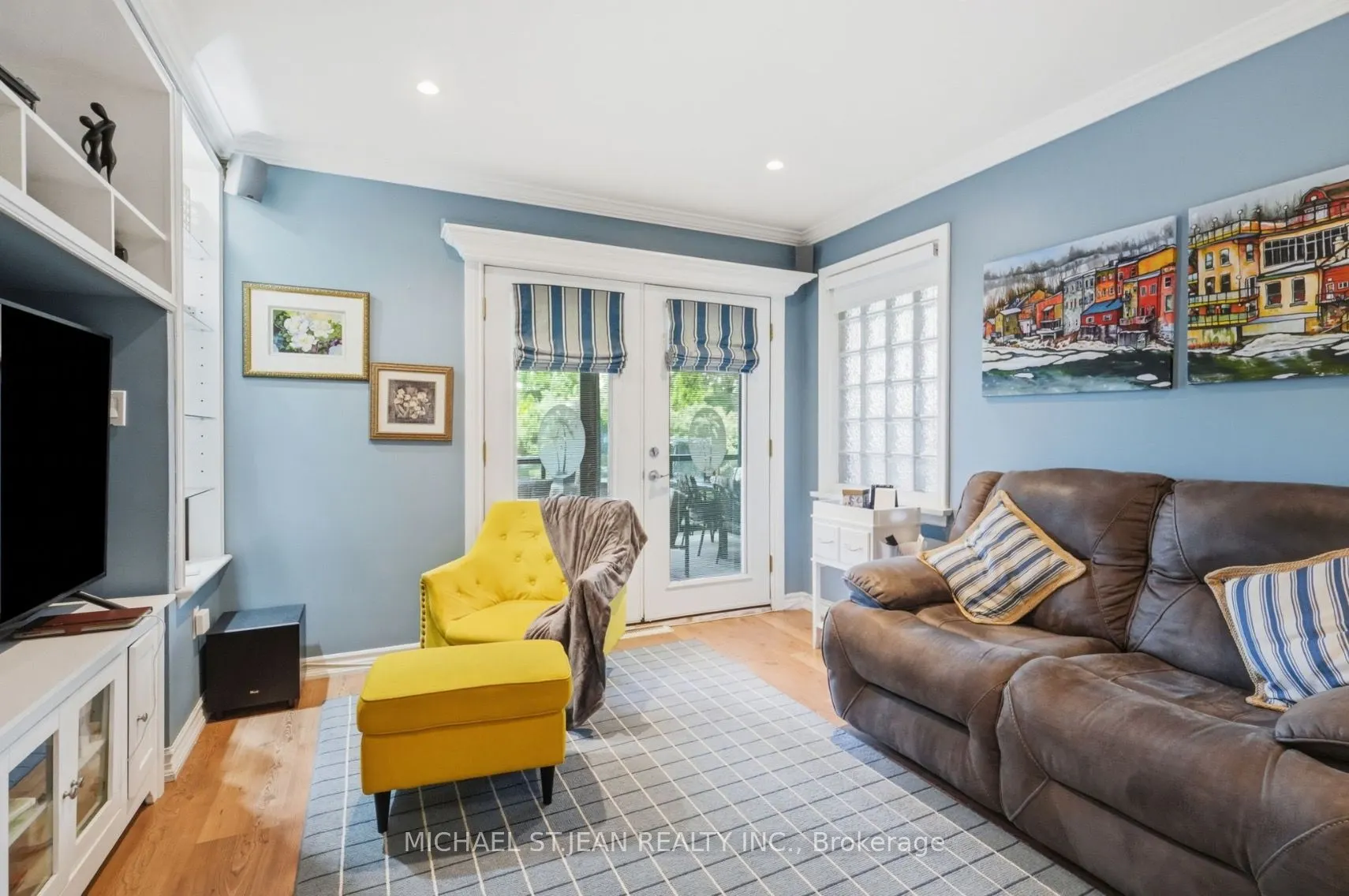 33 Centennial Parkway S